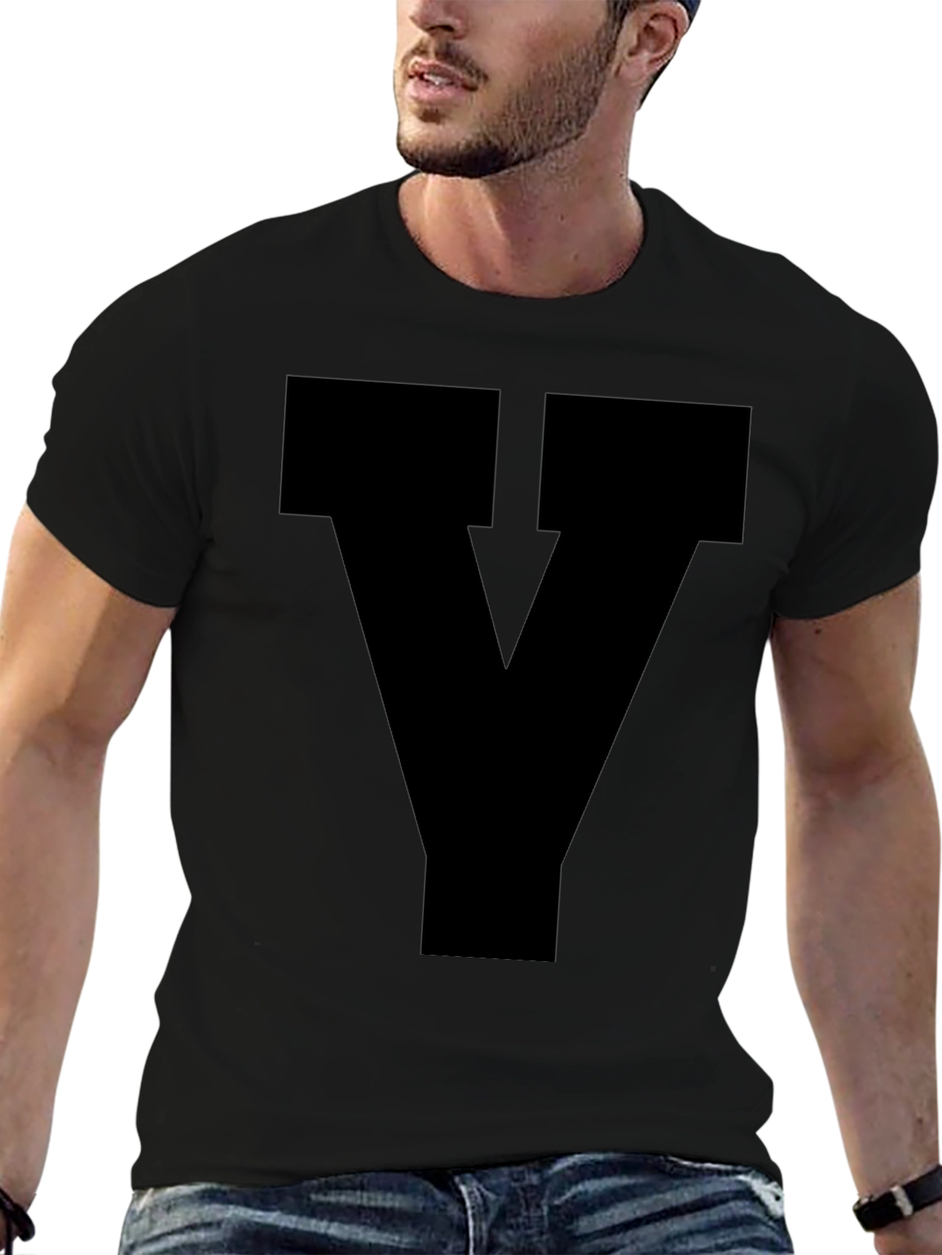 Camiseta Negra con Diseño Letra Y Estilizada