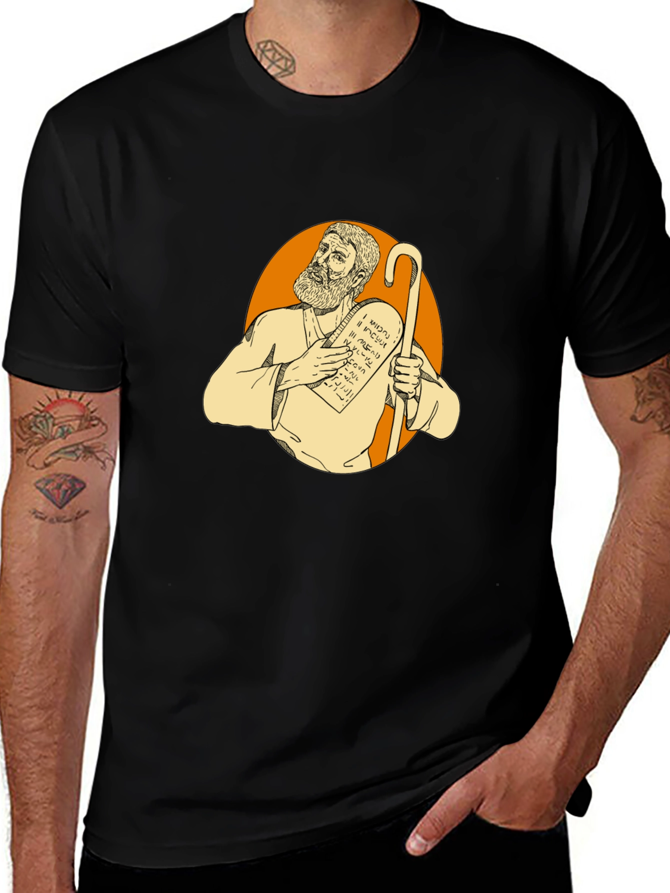 Camiseta Negra con Diseño de Moisés