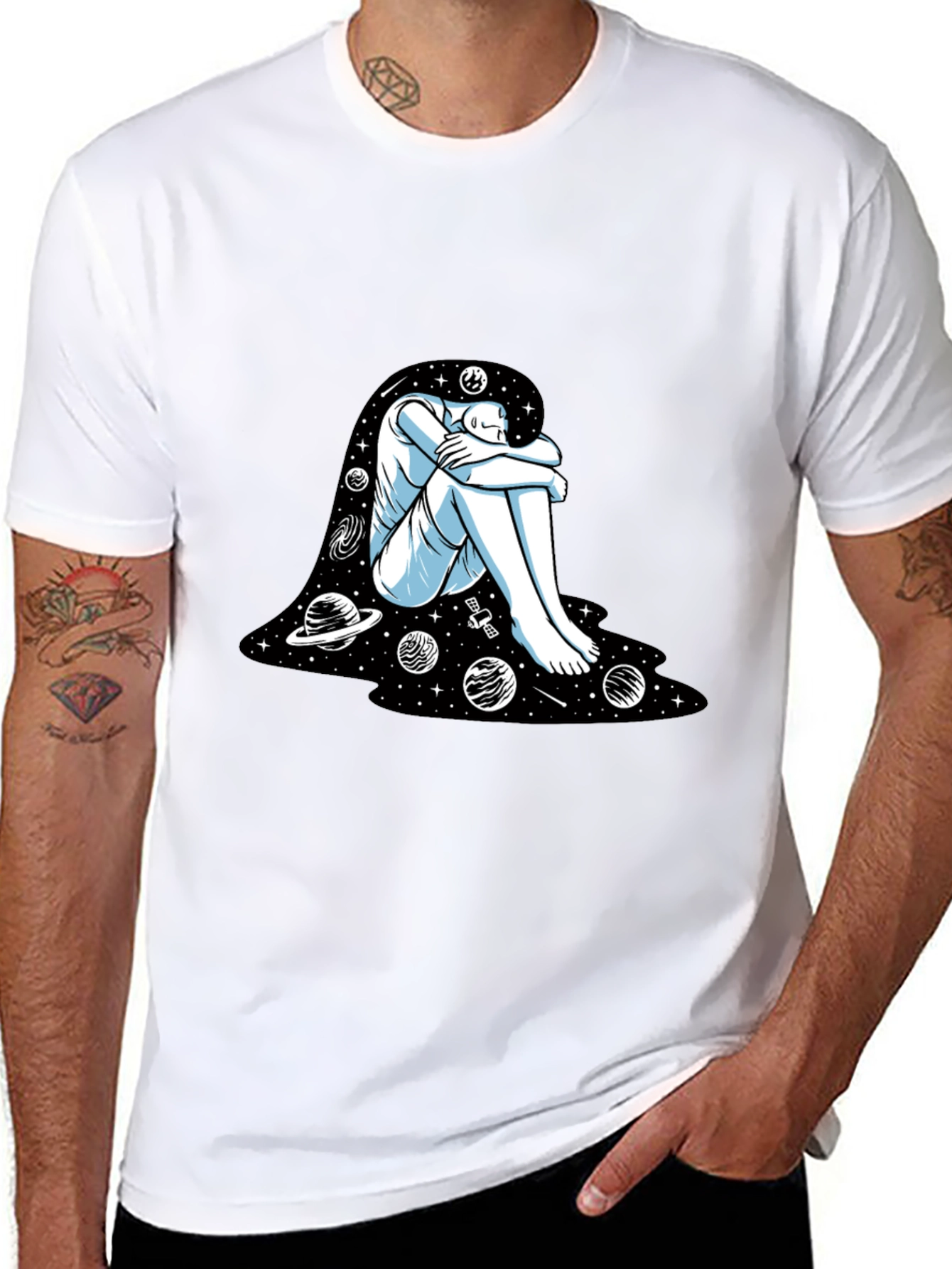 Camiseta Negra con Diseño Espacial Abstracto