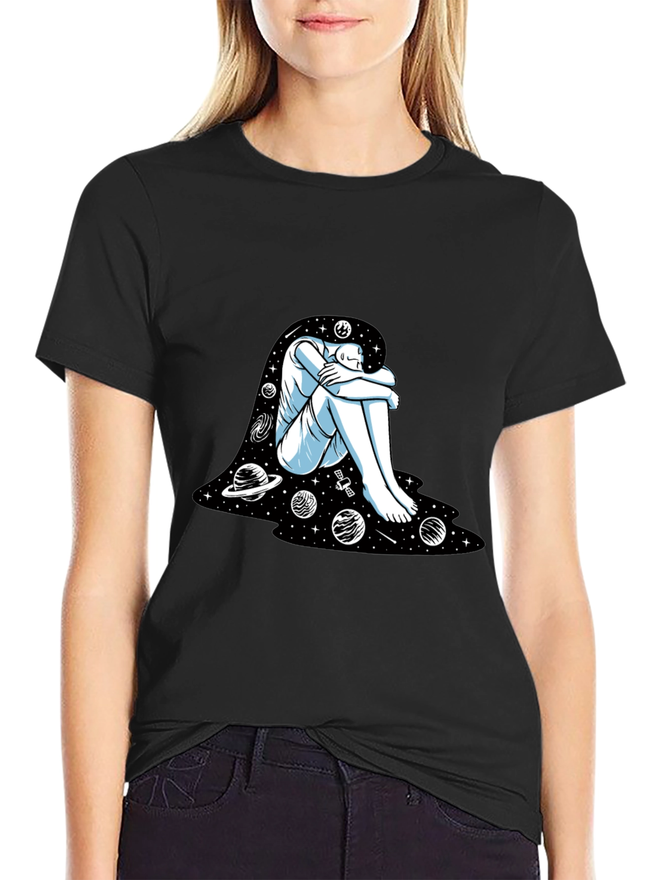 Camiseta Negra con Diseño Espacial Abstracto