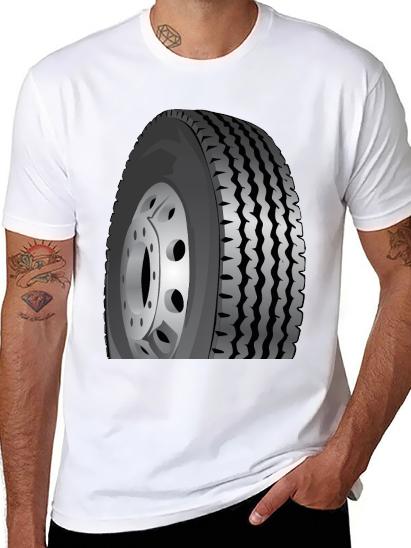 Camiseta Negra con Diseño de Llanta de Camión