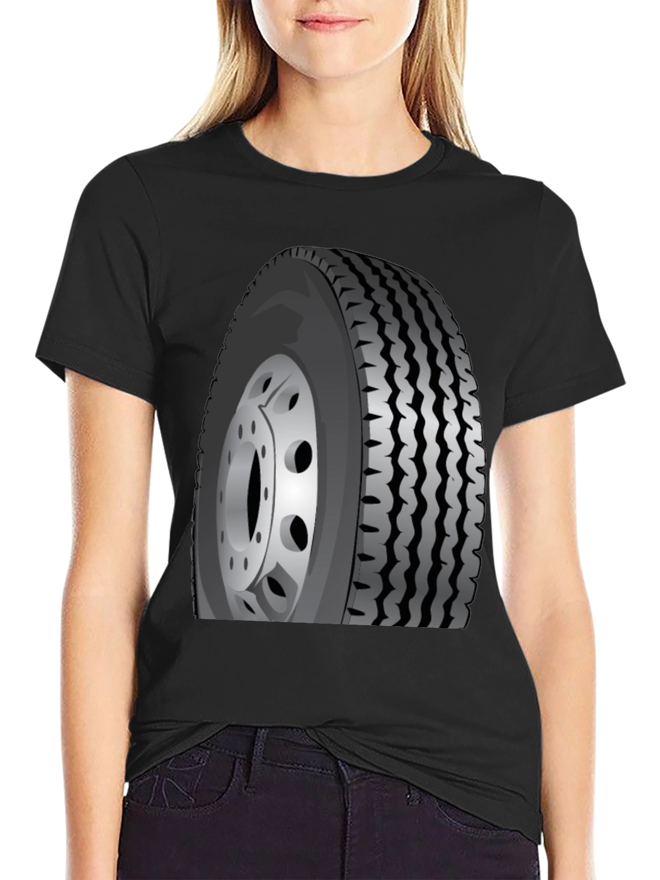 Camiseta Negra con Diseño de Llanta de Camión