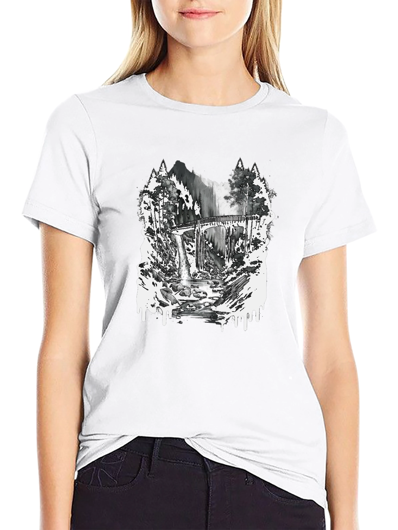 Camiseta Negra con Diseño de Bosque y Puente