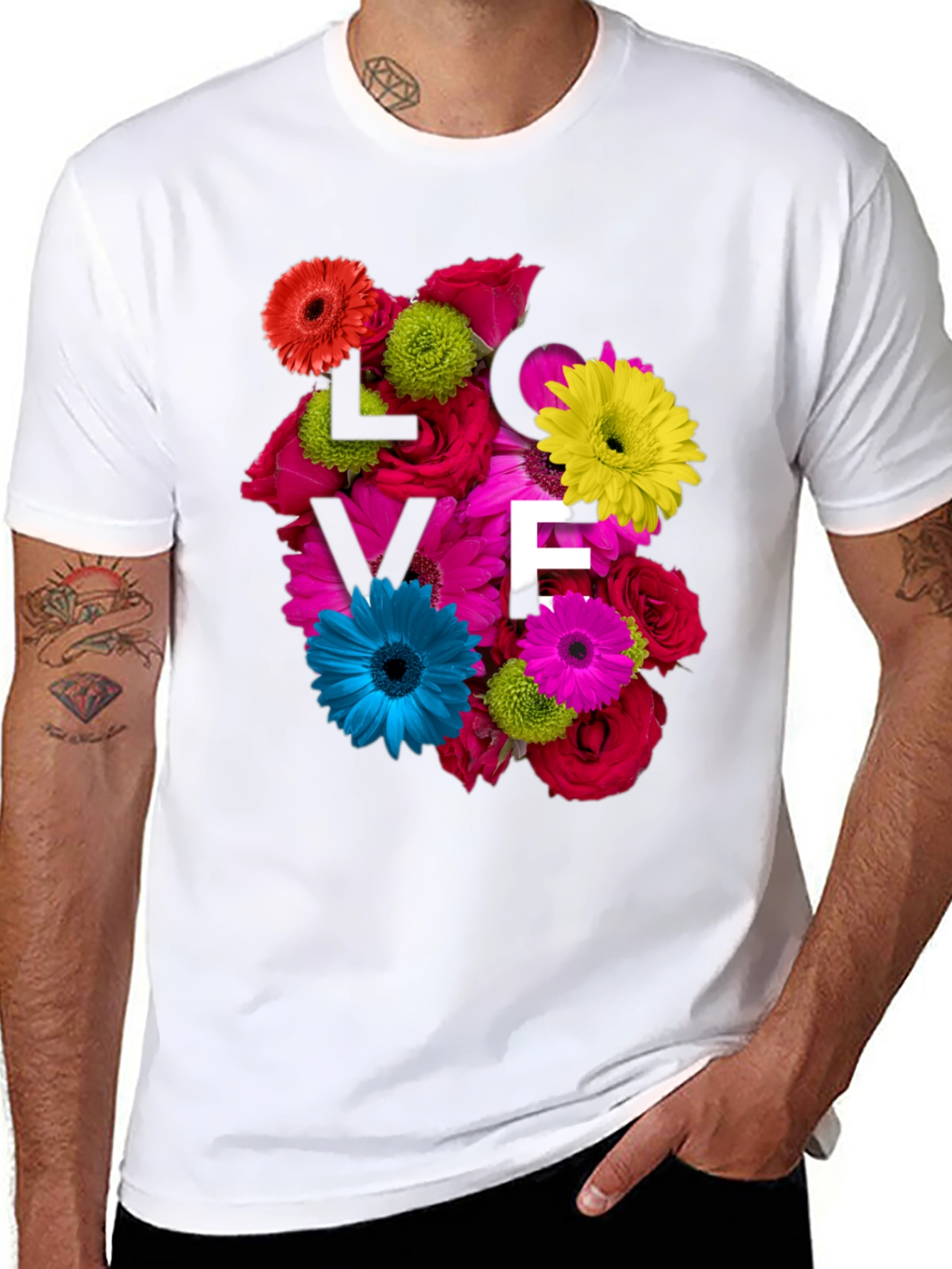 Camiseta Negra con Diseño Floral LOVE
