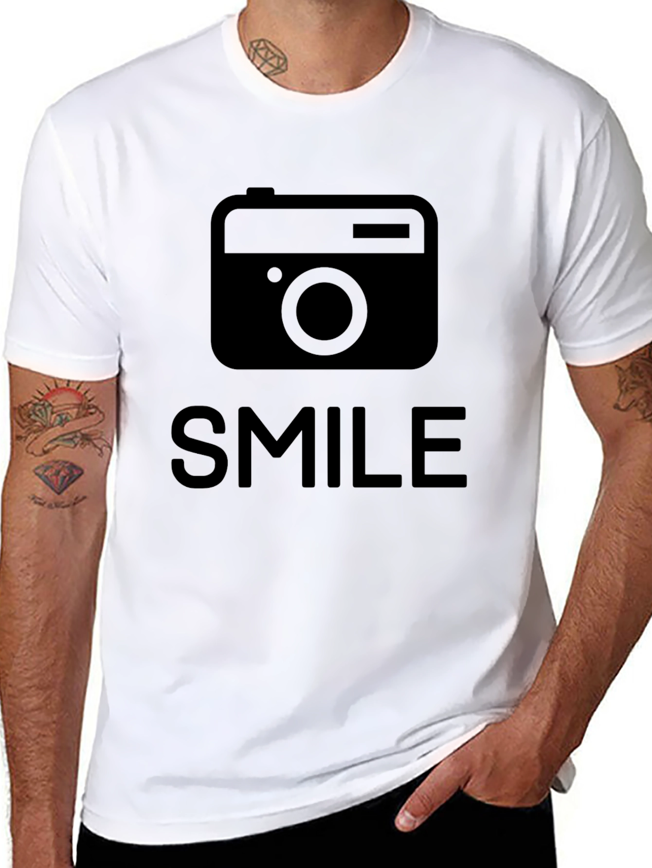 Camiseta Negra con Diseño de Cámara y SMILE