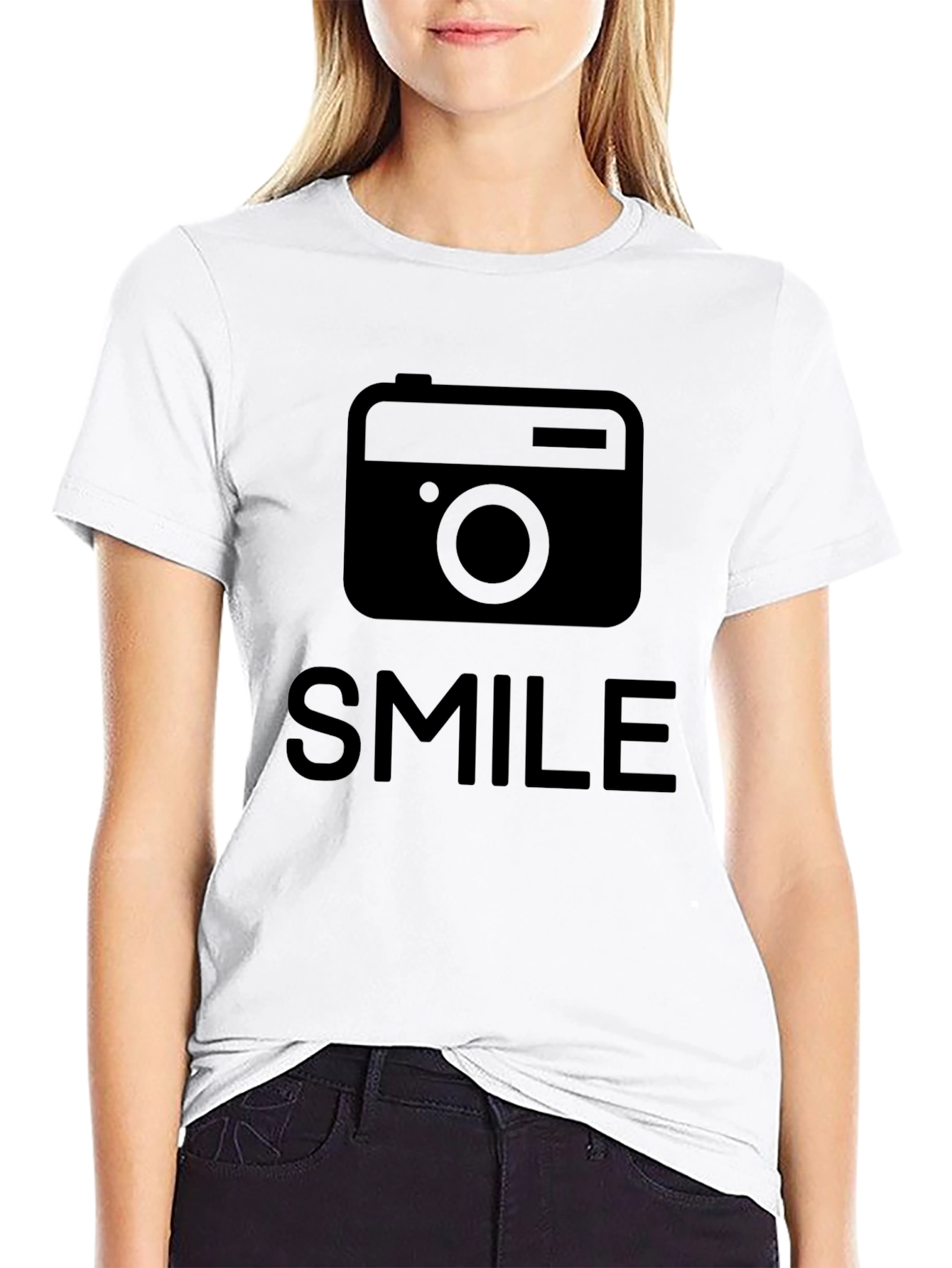Camiseta Negra con Diseño de Cámara y SMILE
