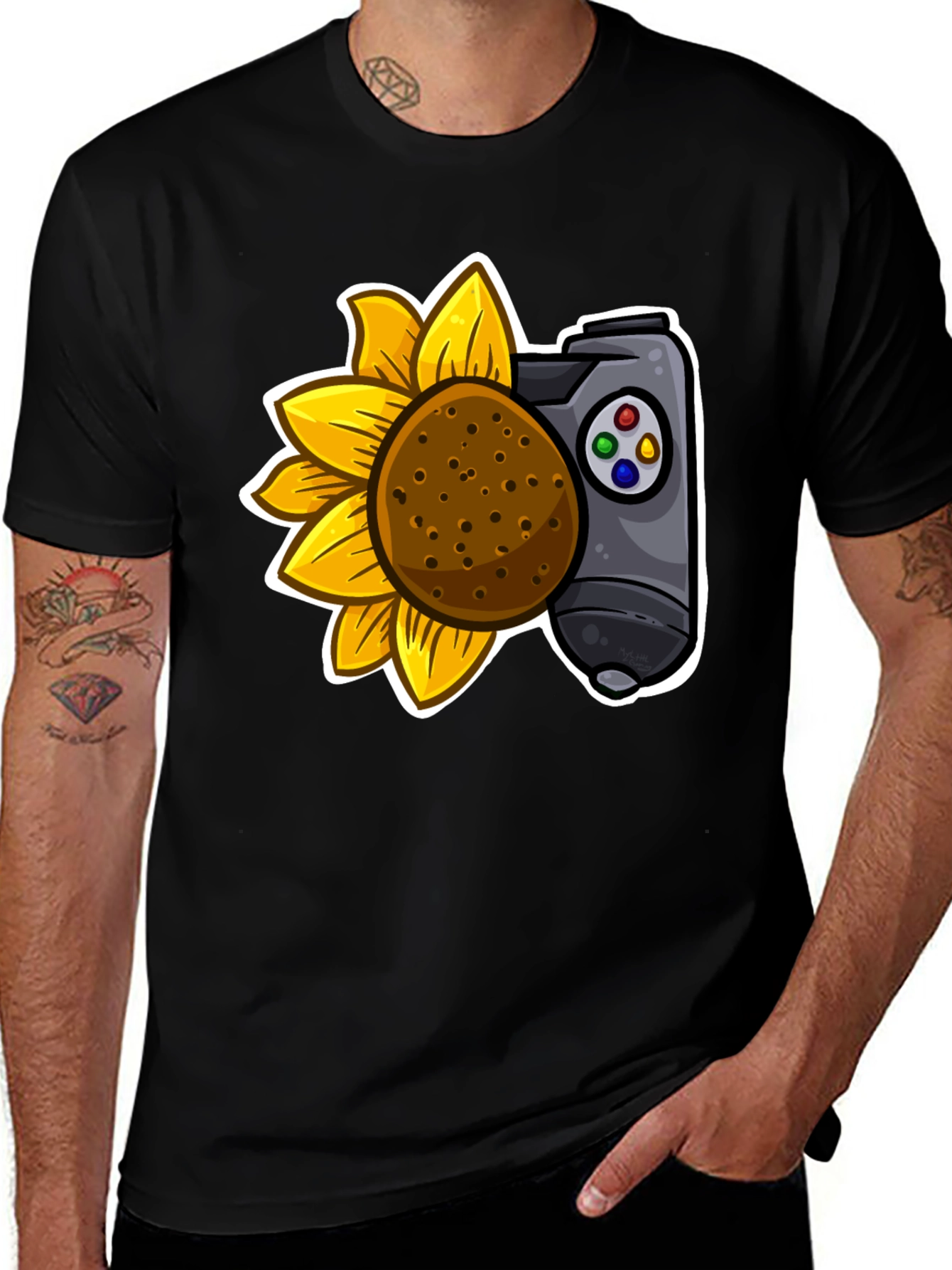 Camiseta Negra con Girasol y Mando de Videojuegos