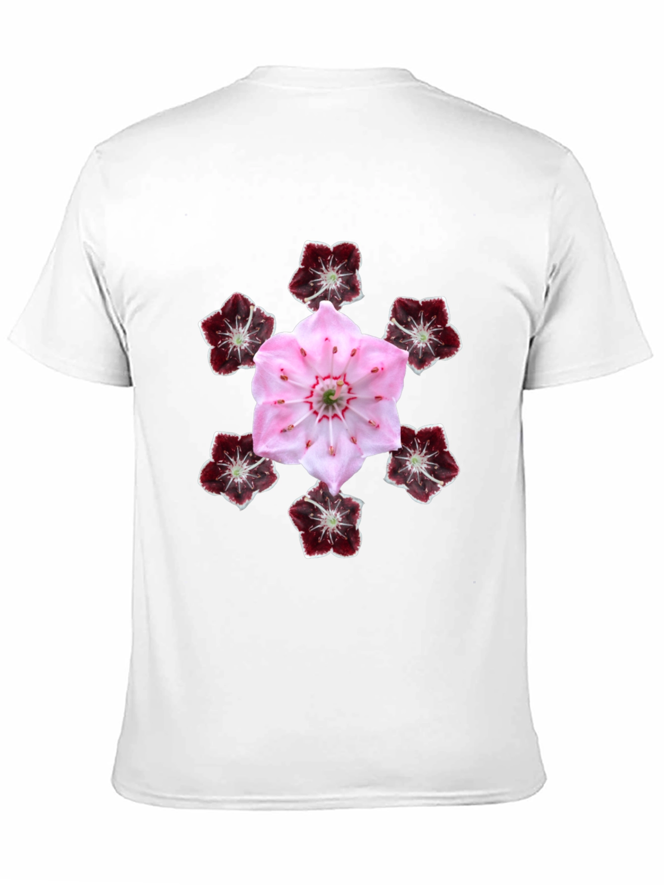Camiseta Negra con Diseño Floral de Montaña