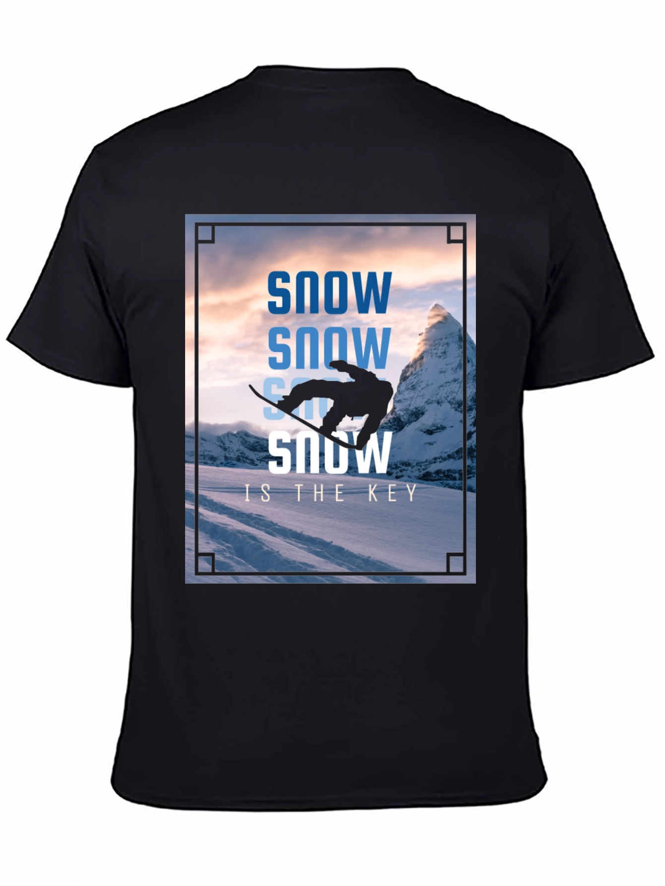 Camiseta Negra Estampada Snow Is The Key