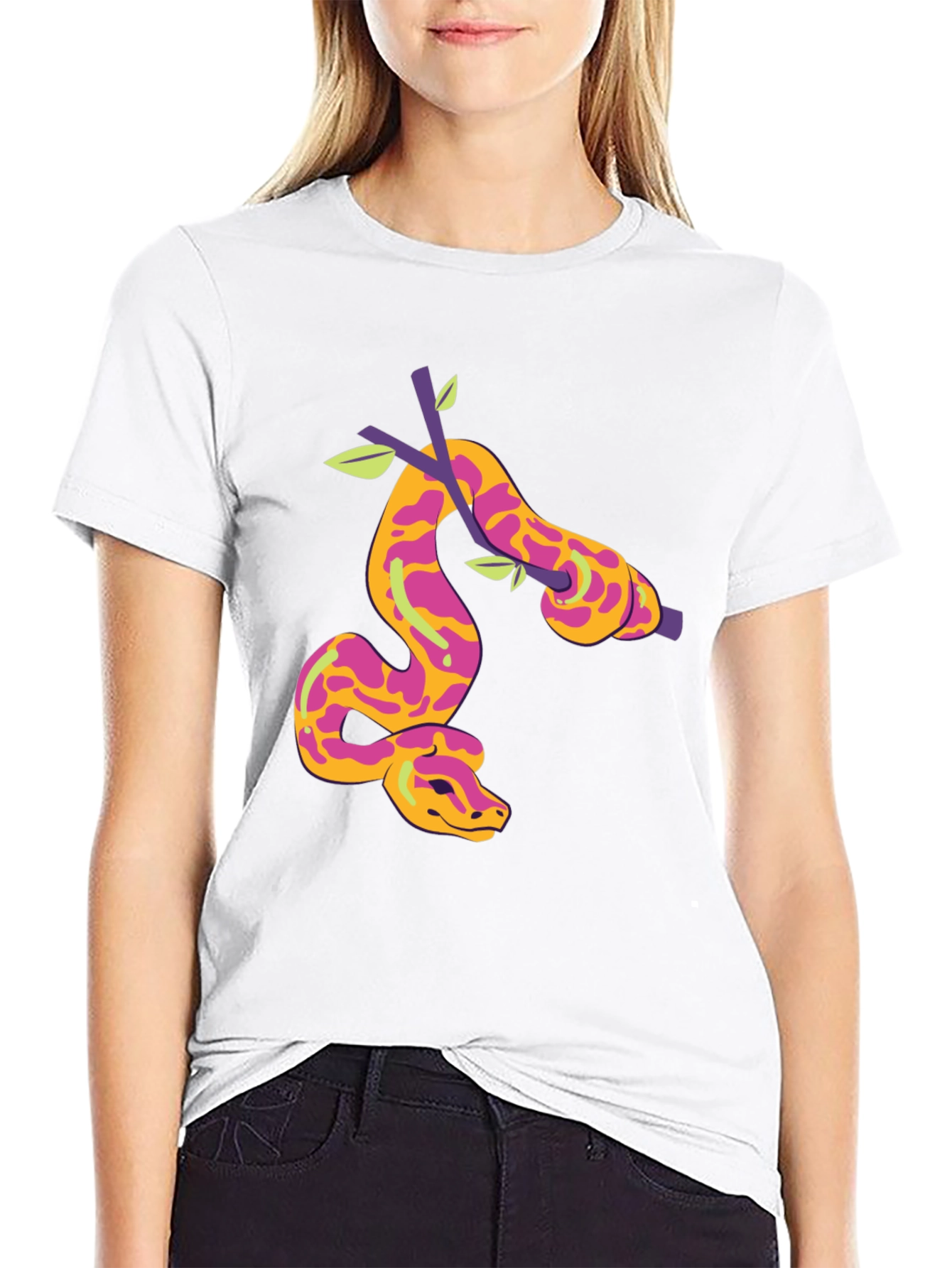 Camiseta Negra con Diseño de Serpiente en Rama