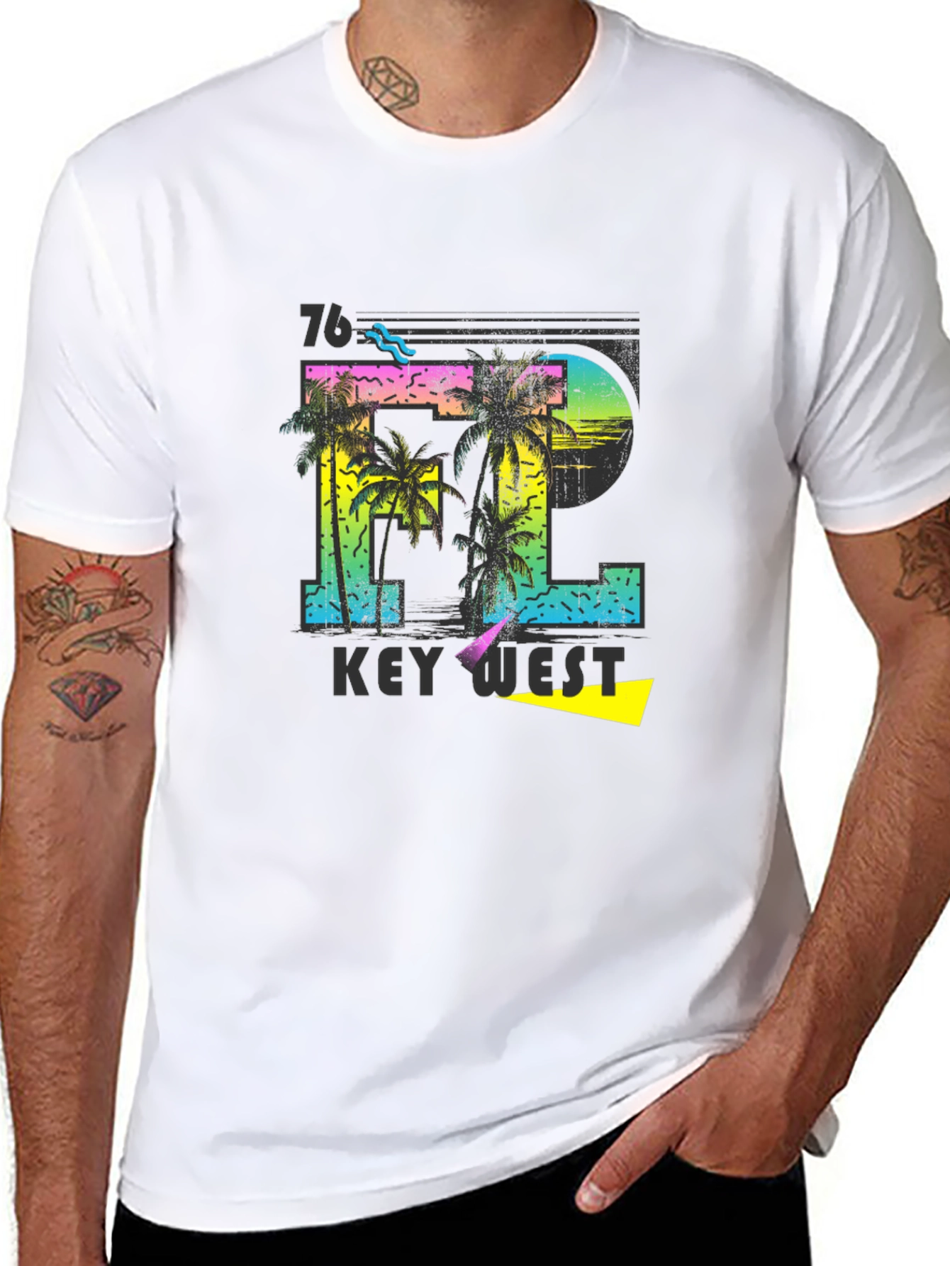 Camiseta Negra con Diseño Tropical Key West