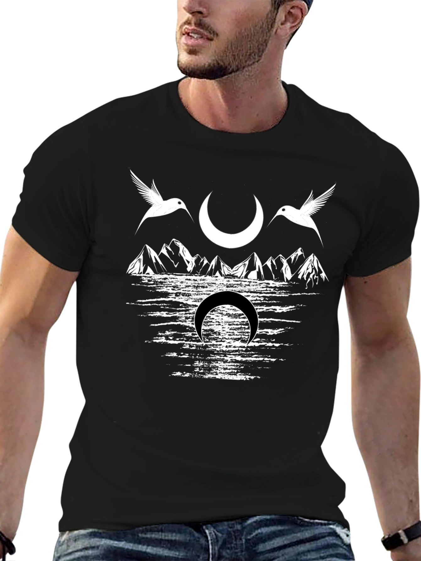 Camiseta Negra con Diseño de Aves y Luna