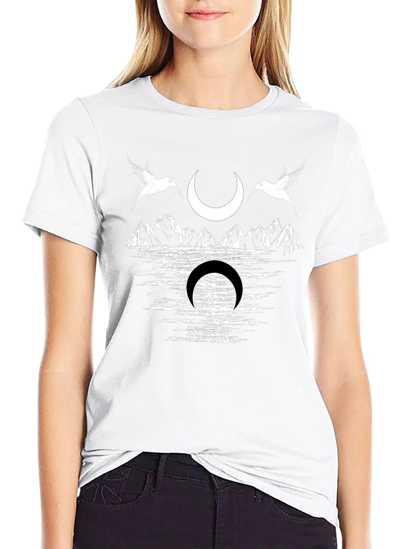 Camiseta Negra con Diseño de Aves y Luna
