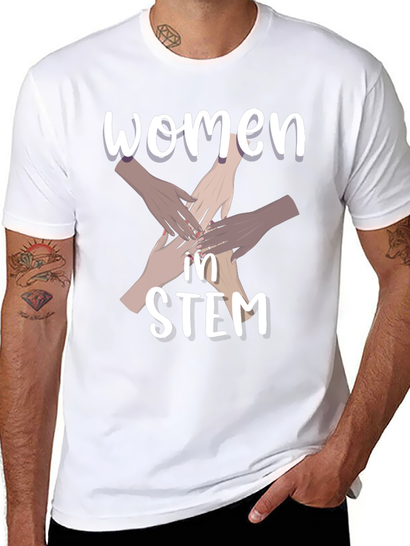 Camiseta Negra Women in STEM con Diseño de Manos