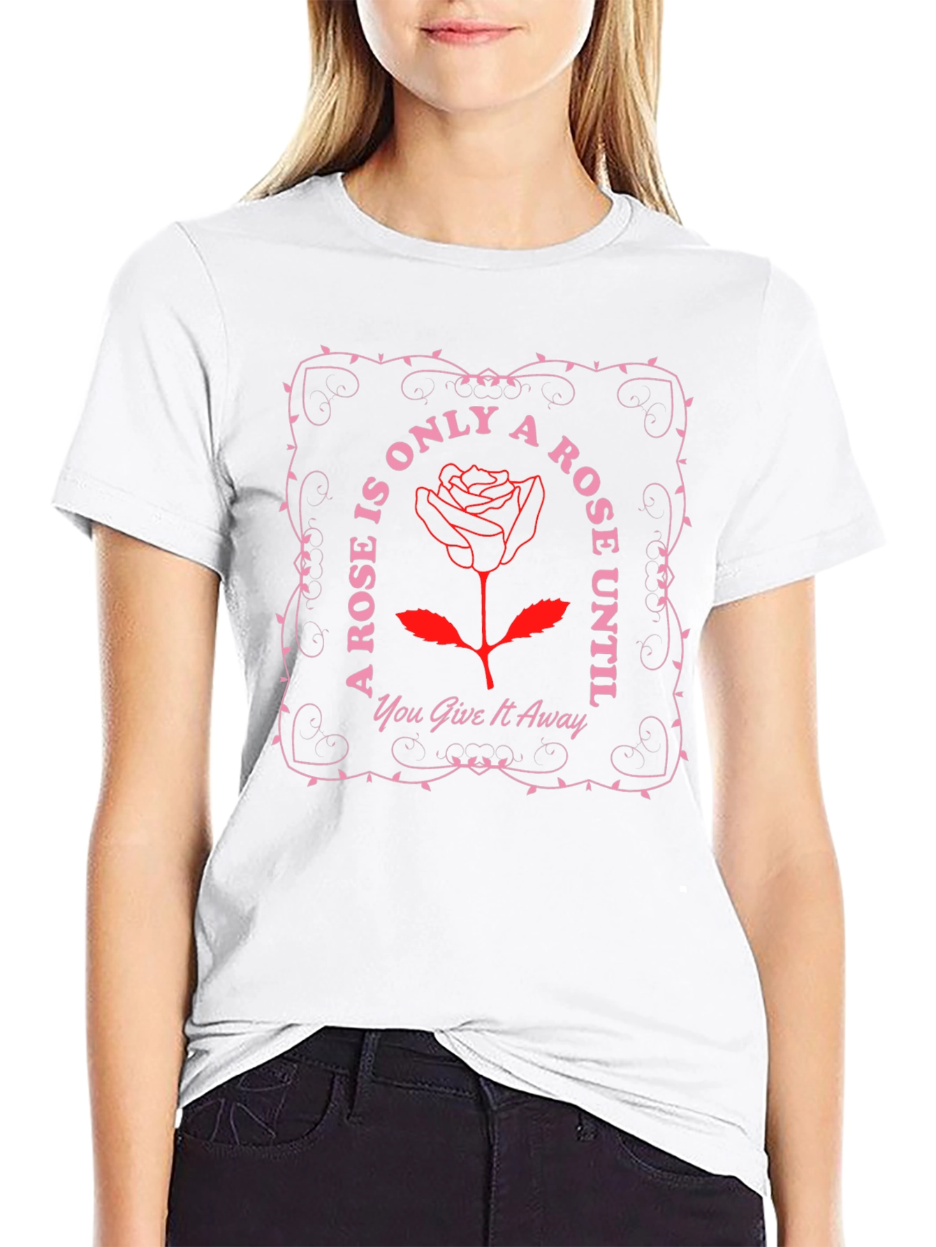 Camiseta Negra con Diseño de Rosa y Frase Romántica
