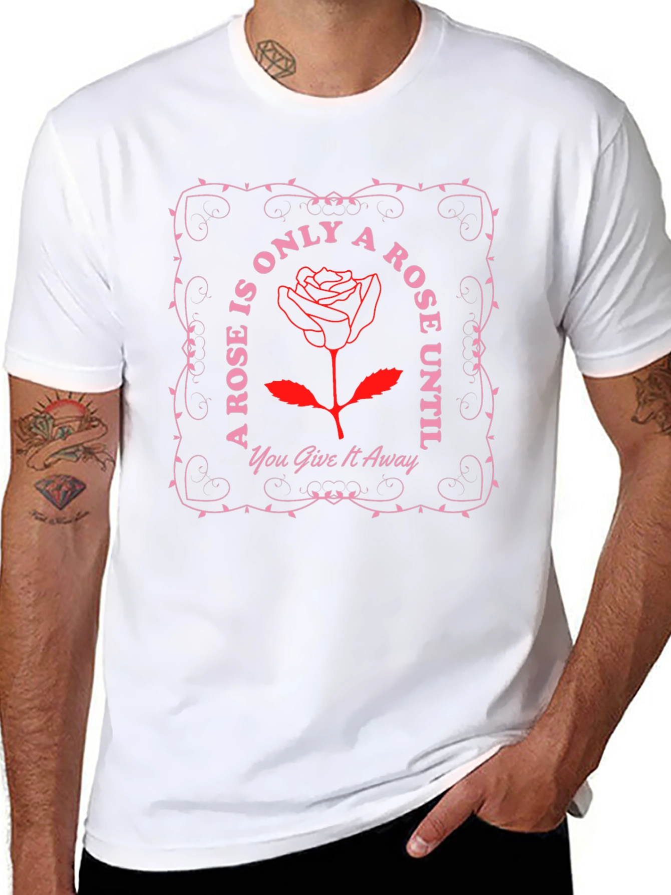 Camiseta Negra con Diseño de Rosa y Frase Romántica