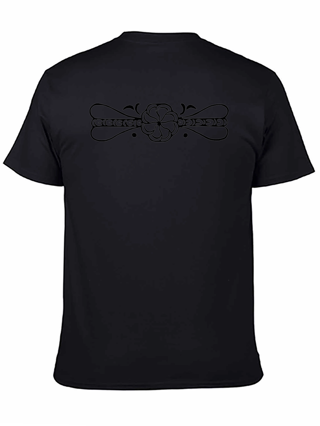 Camiseta Negra con Diseño Ornamental