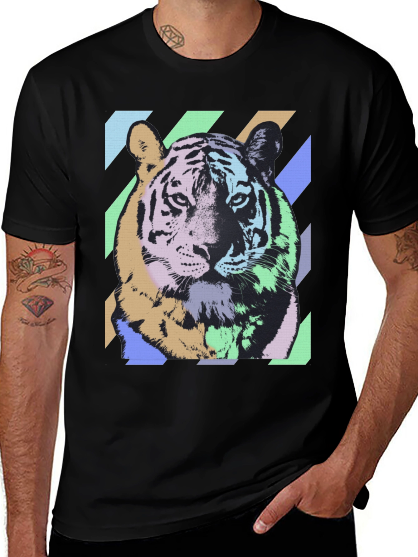 Camiseta Negra con Diseño de Tigre Abstracto