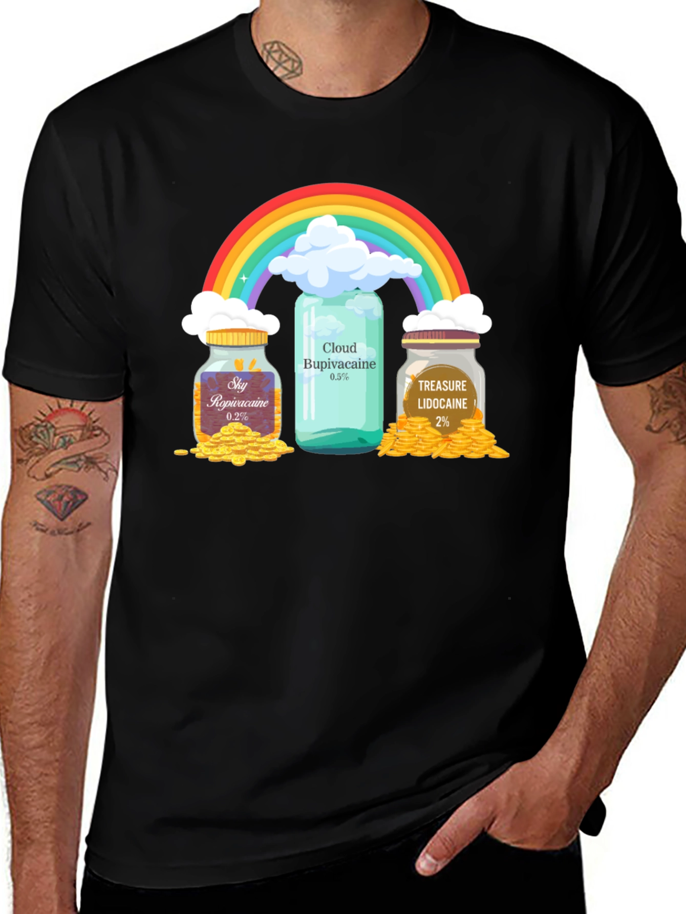 Camiseta Negra con Diseño Divertido de Arcoíris y Medicamentos