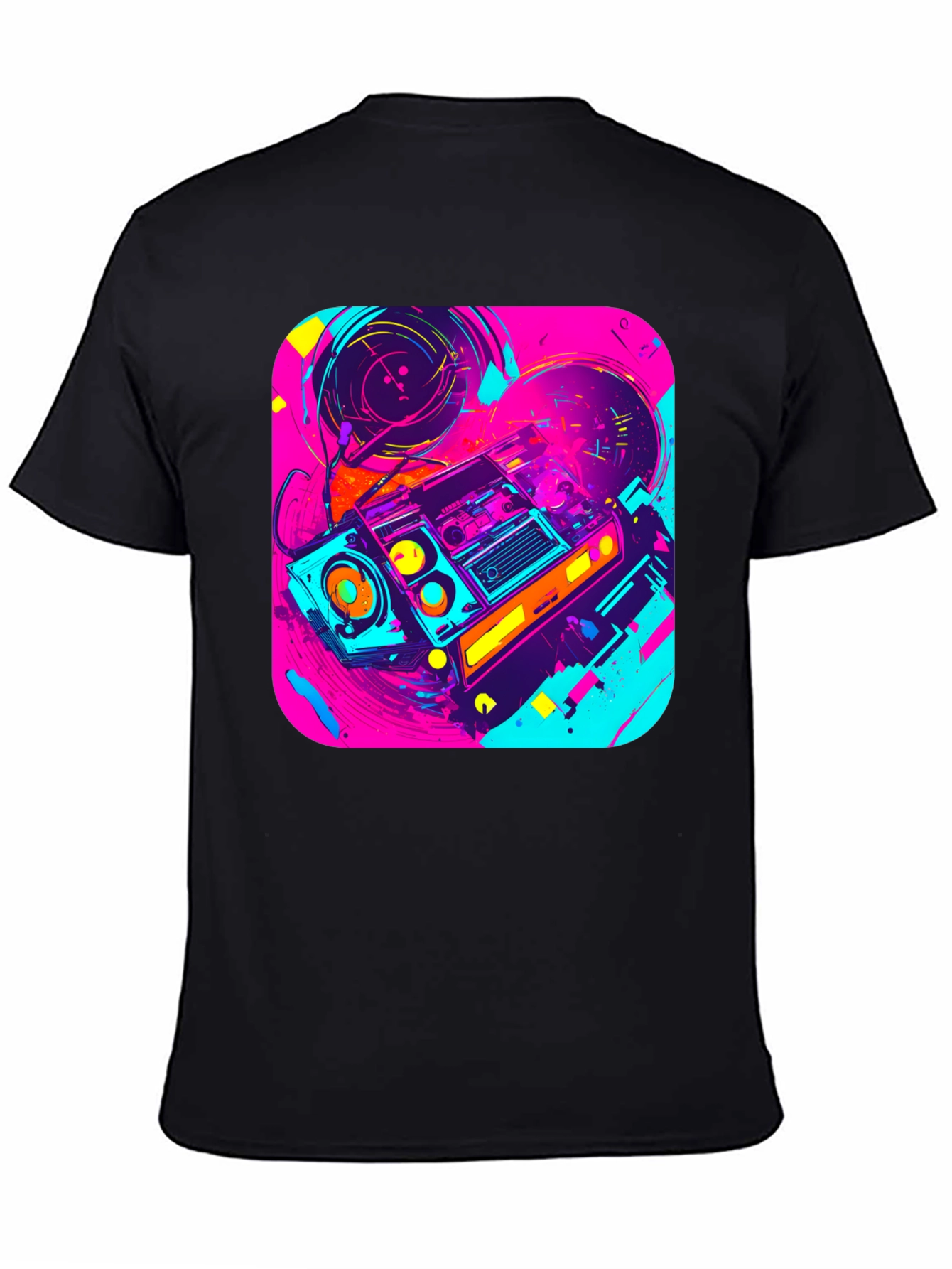 Camiseta Negra con Diseño de Radio Retro Vibrante