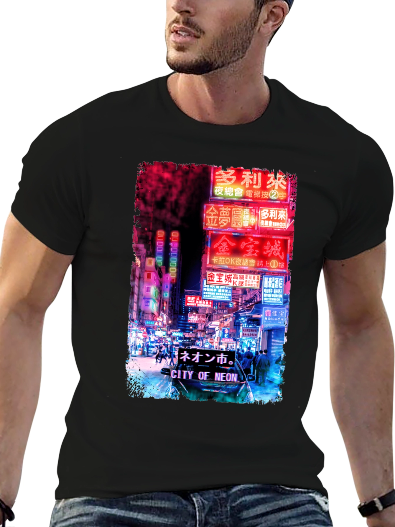 Camiseta Negra Estampada: Ciudad Neón Asiática