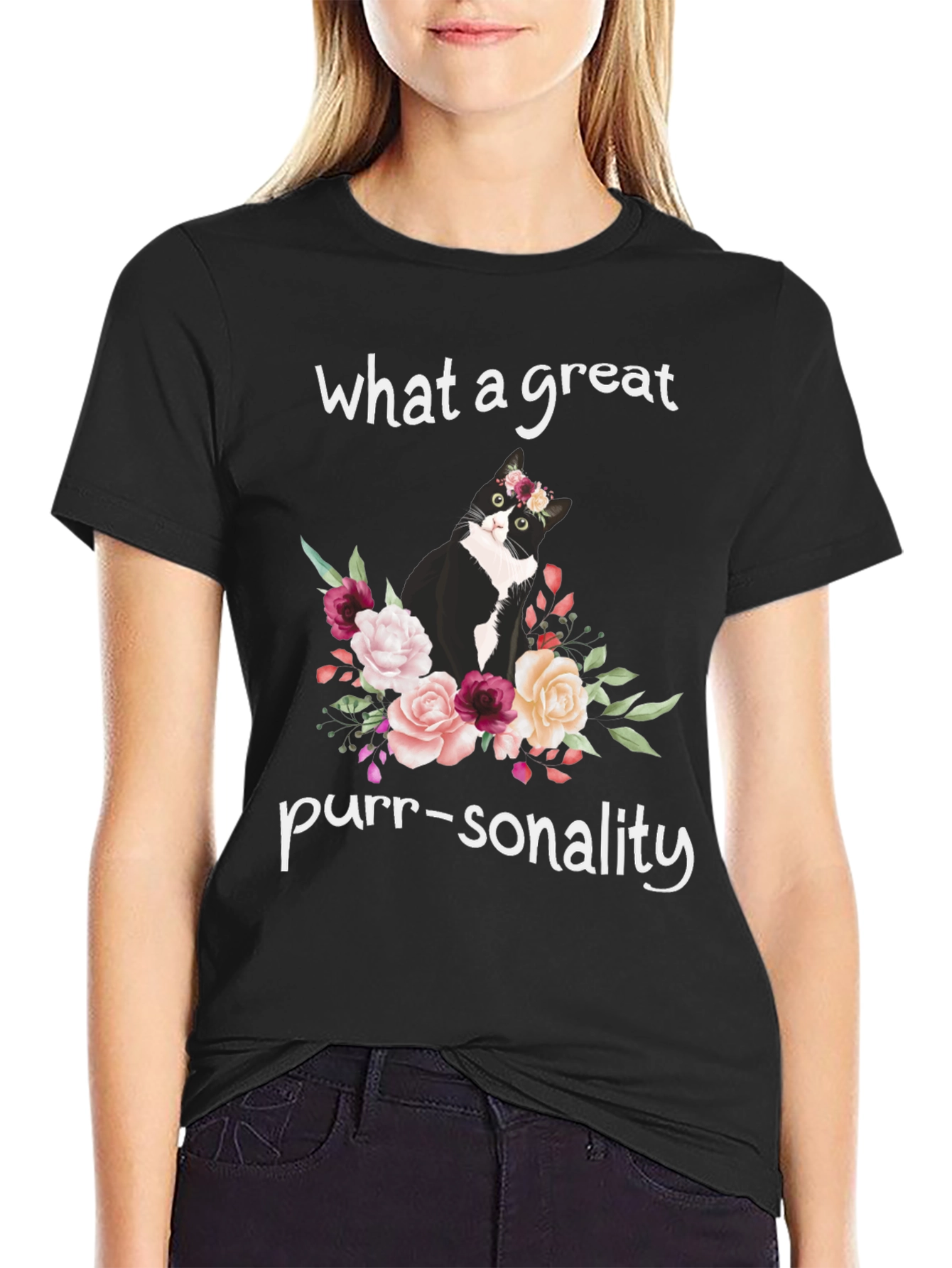 Camiseta Negra con Gato Floral - ¡Personalidad Felina!