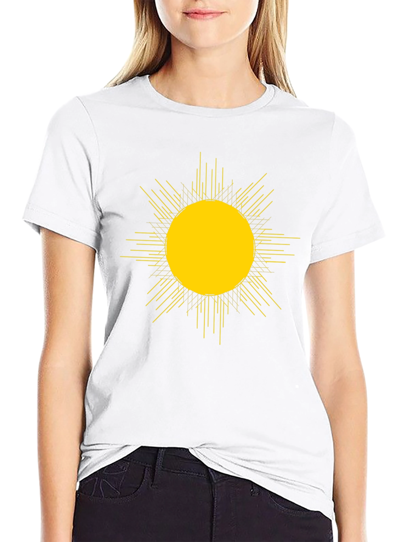 Camiseta Negra con Diseño de Sol Abstracto Amarillo