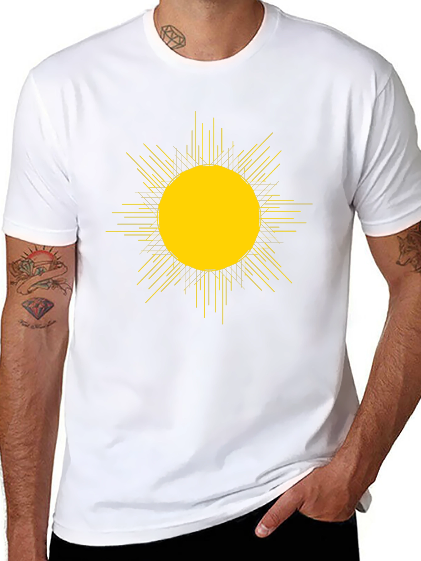 Camiseta Negra con Diseño de Sol Abstracto Amarillo