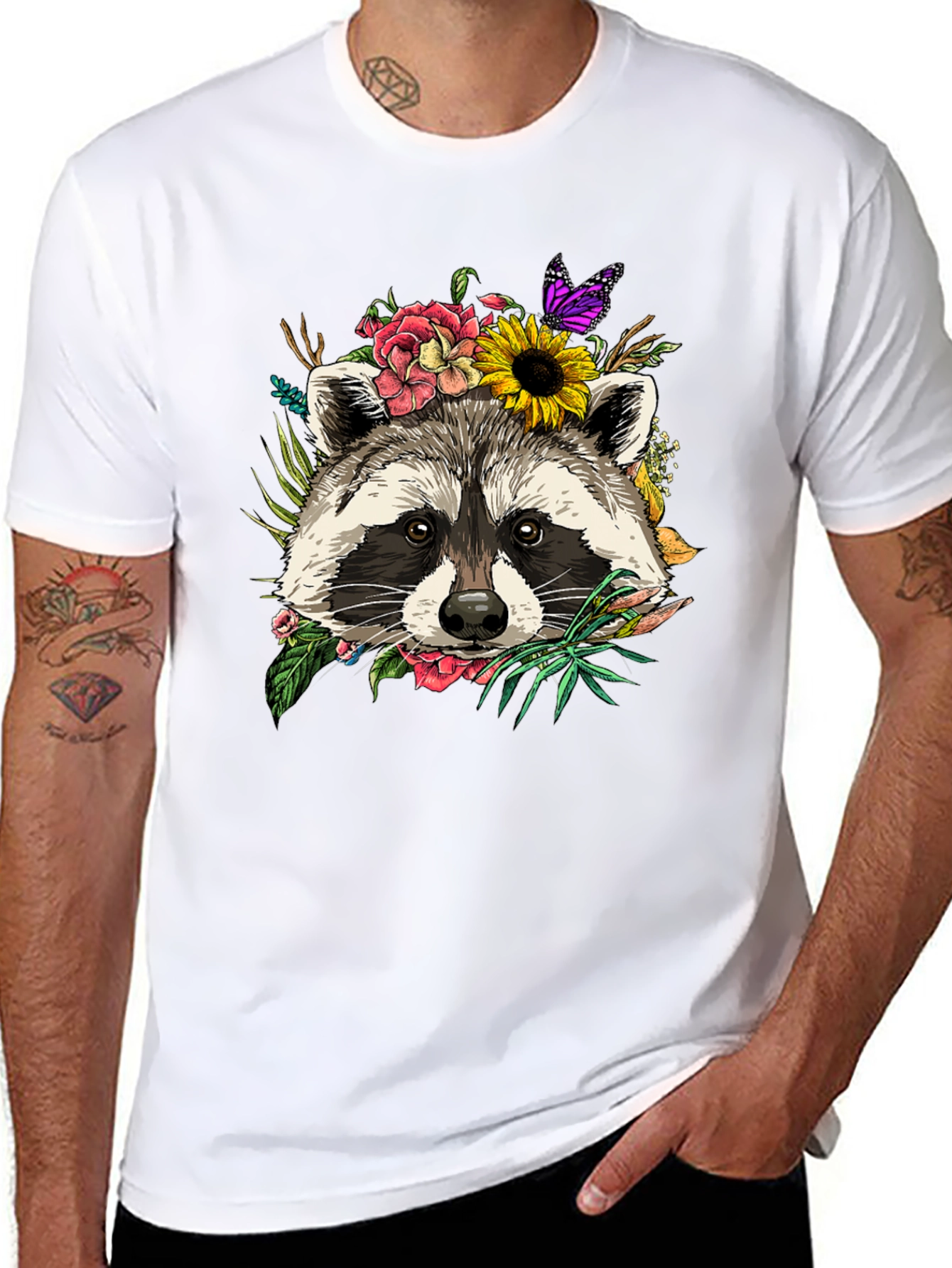 Camiseta Negra con Mapache Floral