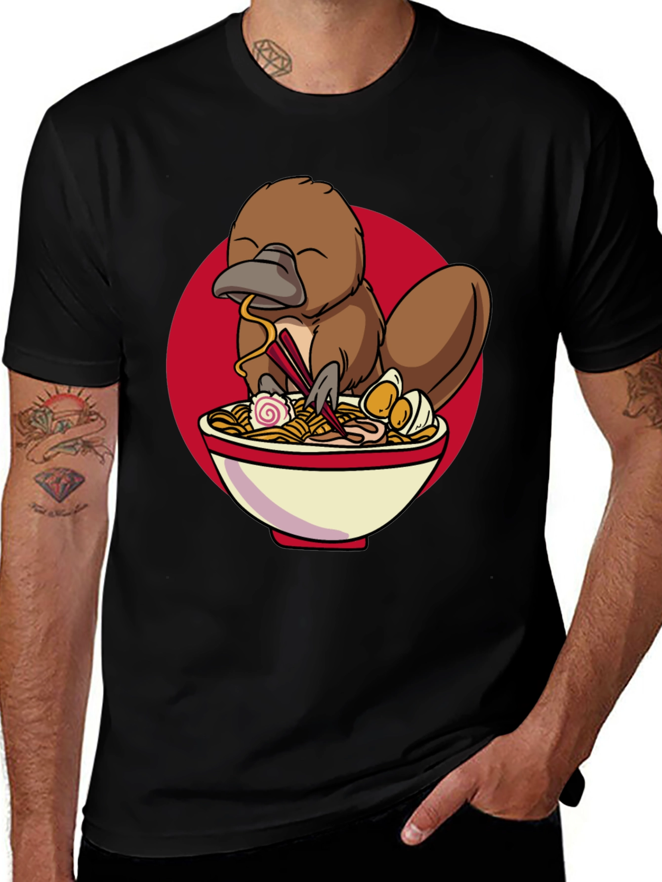 Camiseta Negra con Diseño de Ornitorrinco Ramen