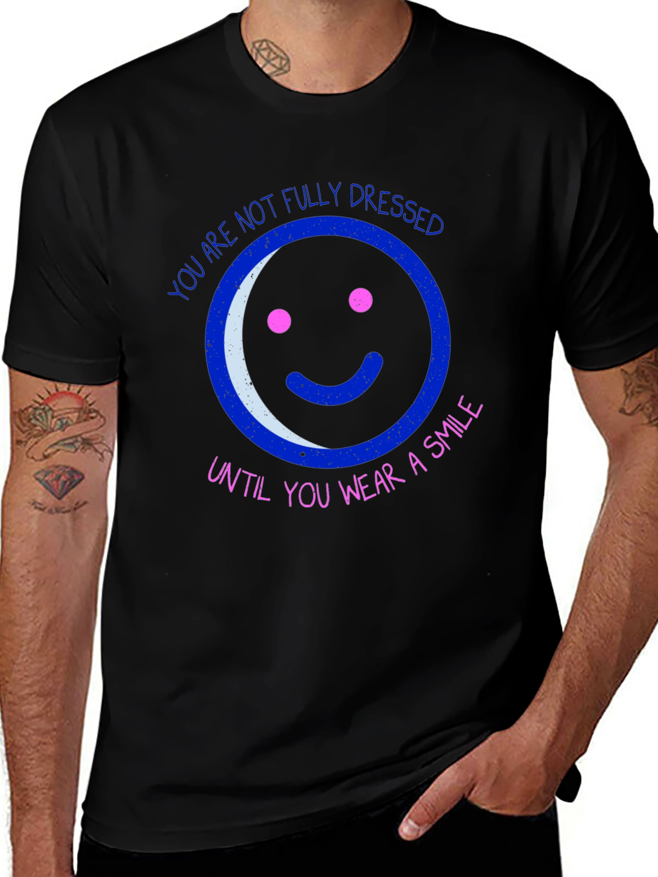 Camiseta Negra con Diseño Gráfico de Sonrisa