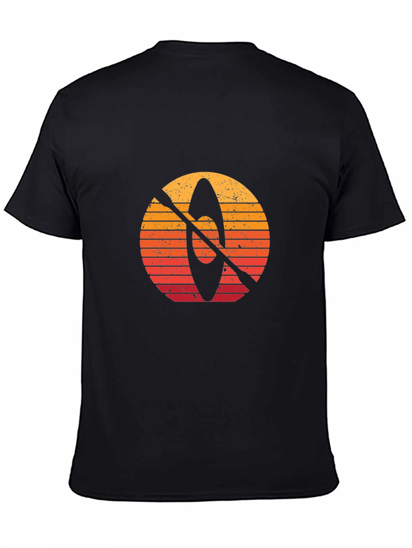 Camiseta Negra con Diseño de Kayak al Atardecer