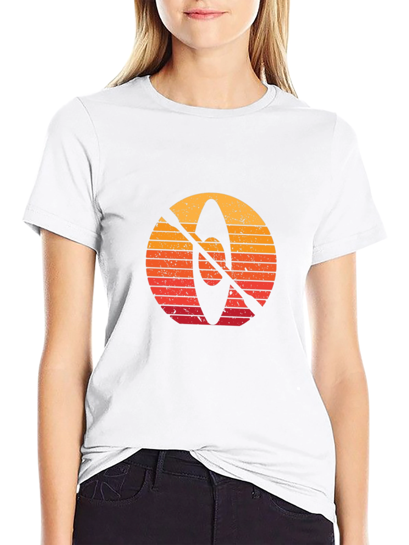 Camiseta Negra con Diseño de Kayak al Atardecer