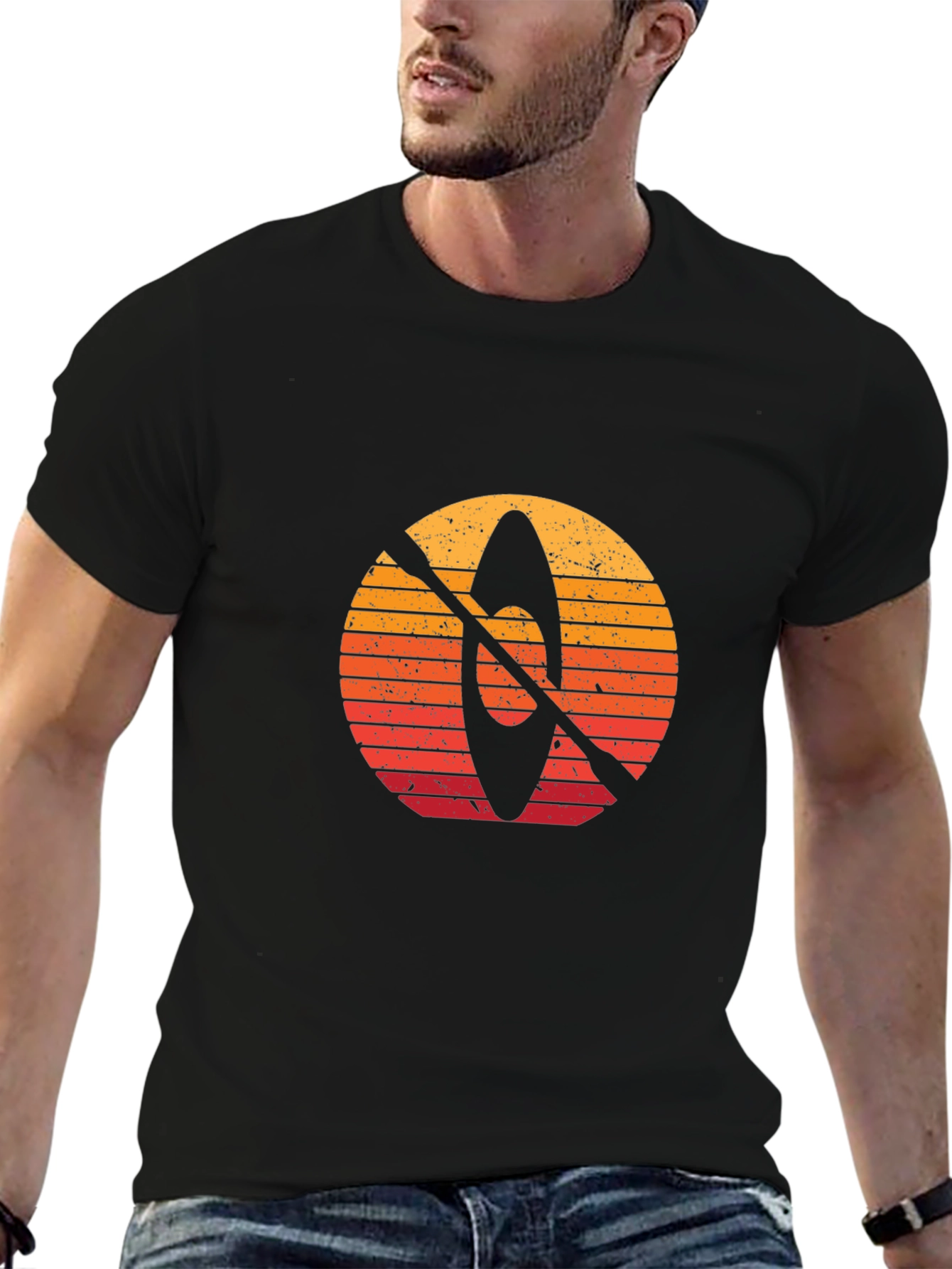 Camiseta Negra con Diseño de Kayak al Atardecer