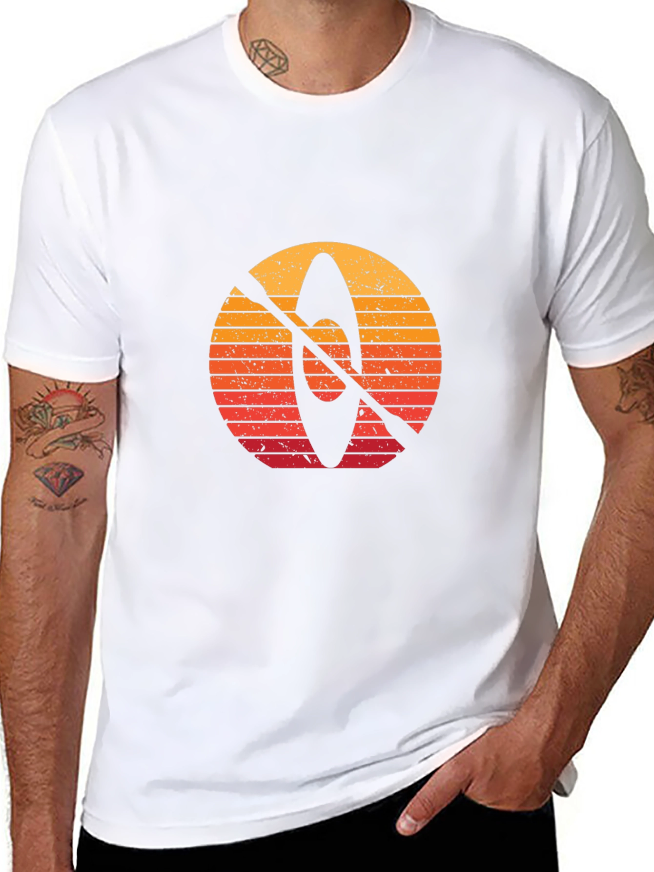 Camiseta Negra con Diseño de Kayak al Atardecer