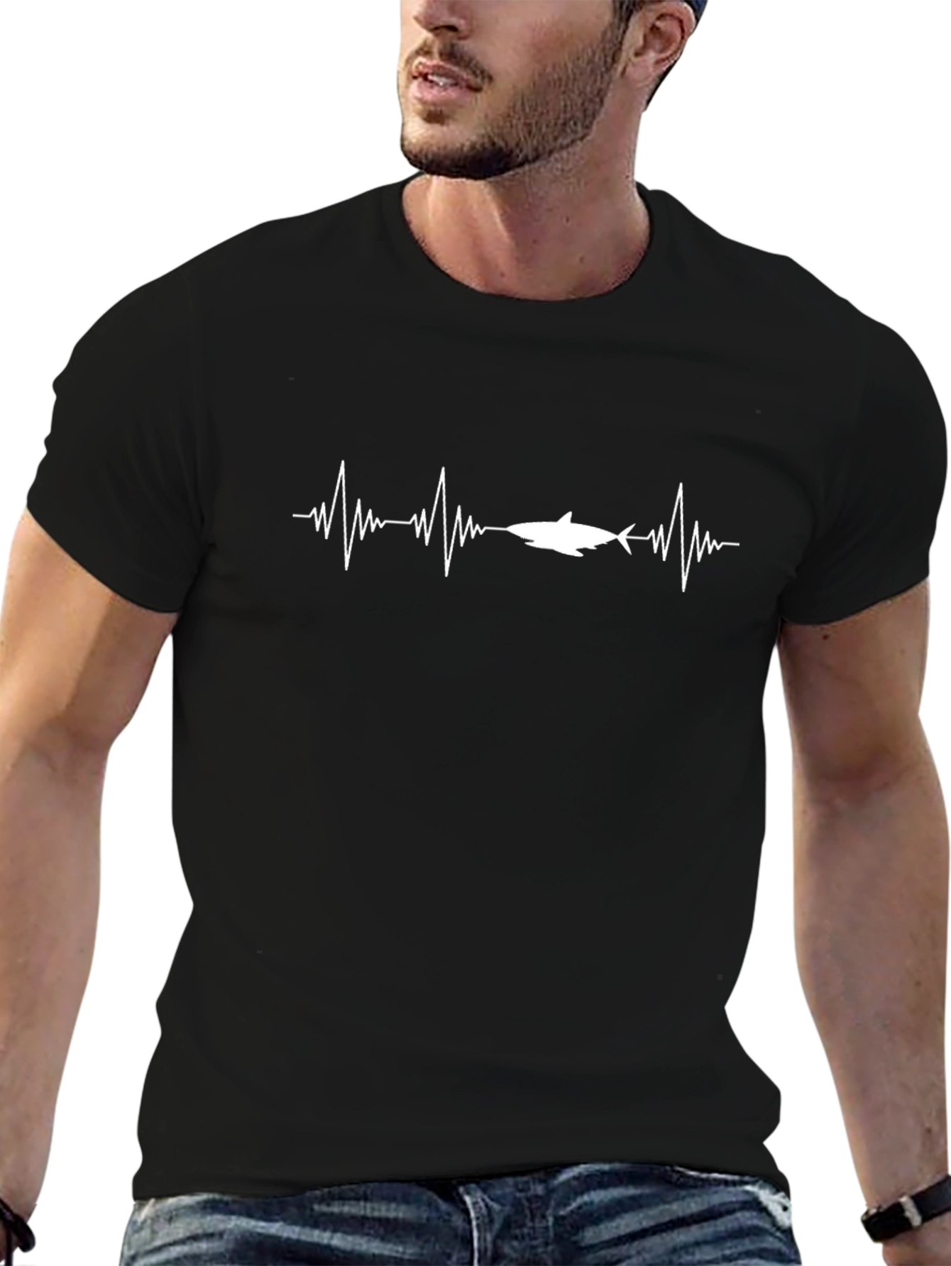 Camiseta Negra con Diseño de Latido de Tiburón