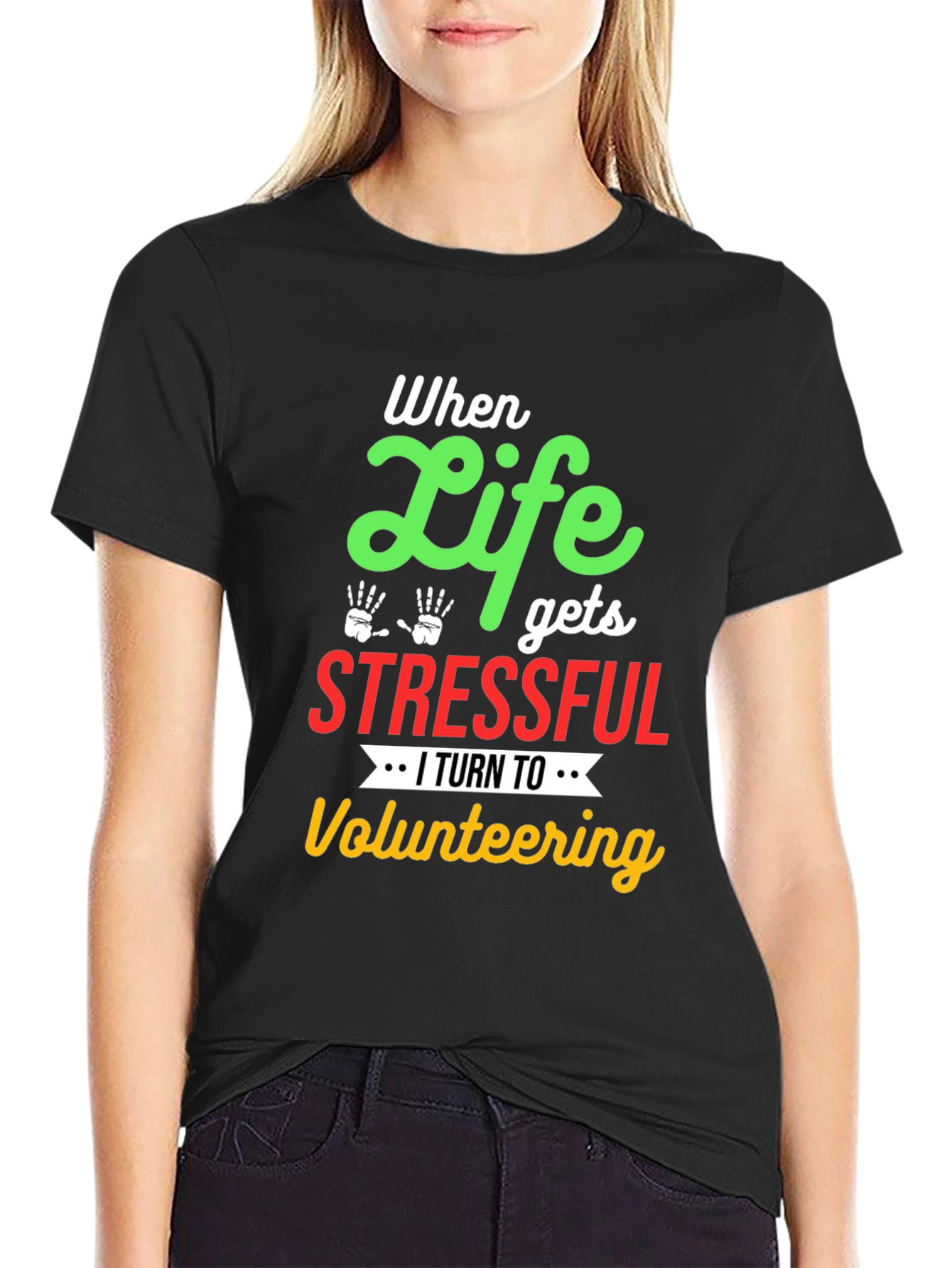Camiseta Negra con Diseño de Voluntariado