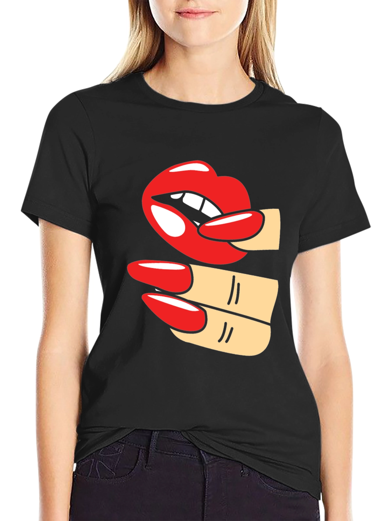 Camiseta Negra con Diseño de Labios y Uñas