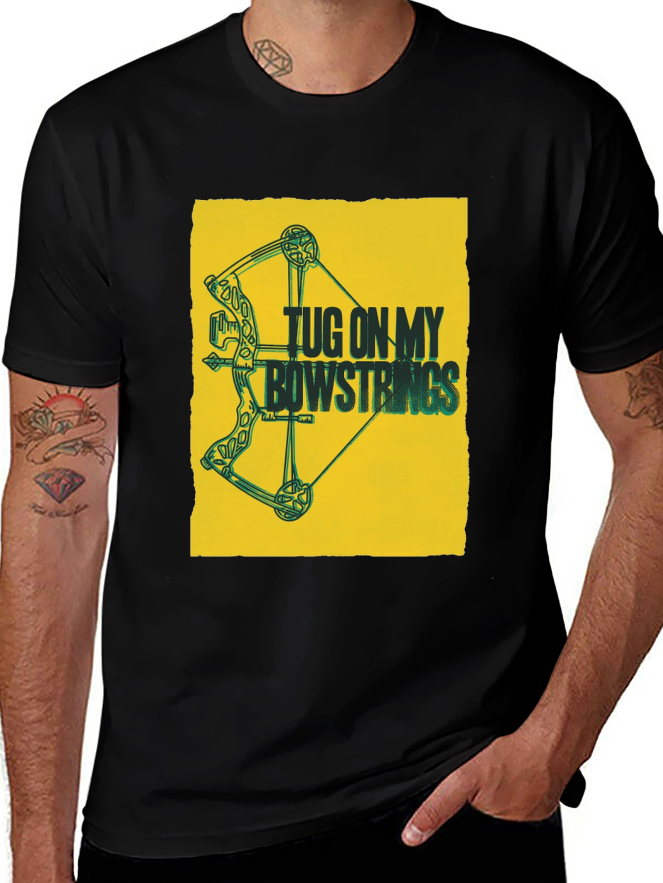 Camiseta Negra con Diseño de Arco y Flecha