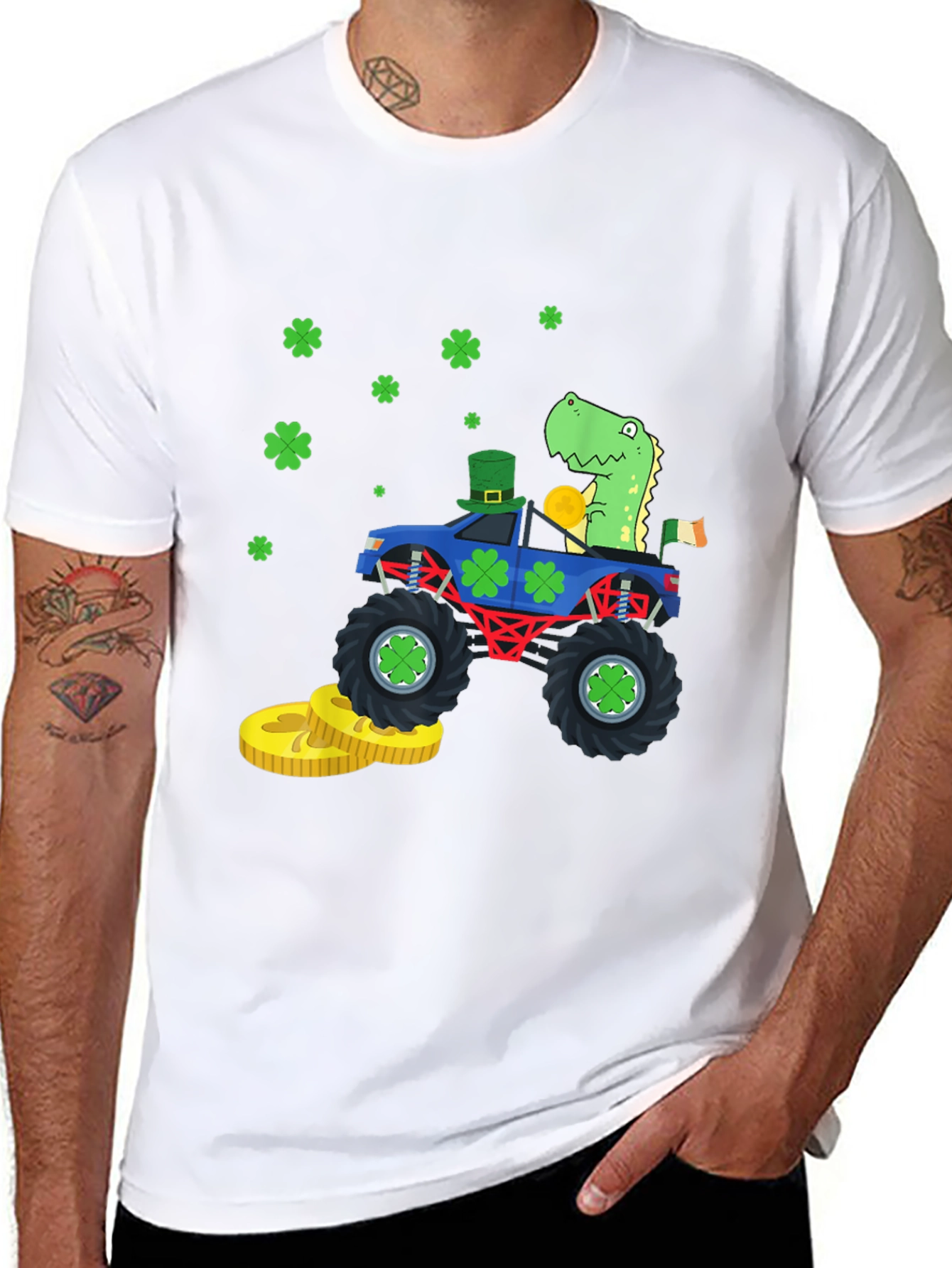 Camiseta Negra con Diseño de Dinosaurio y Tréboles