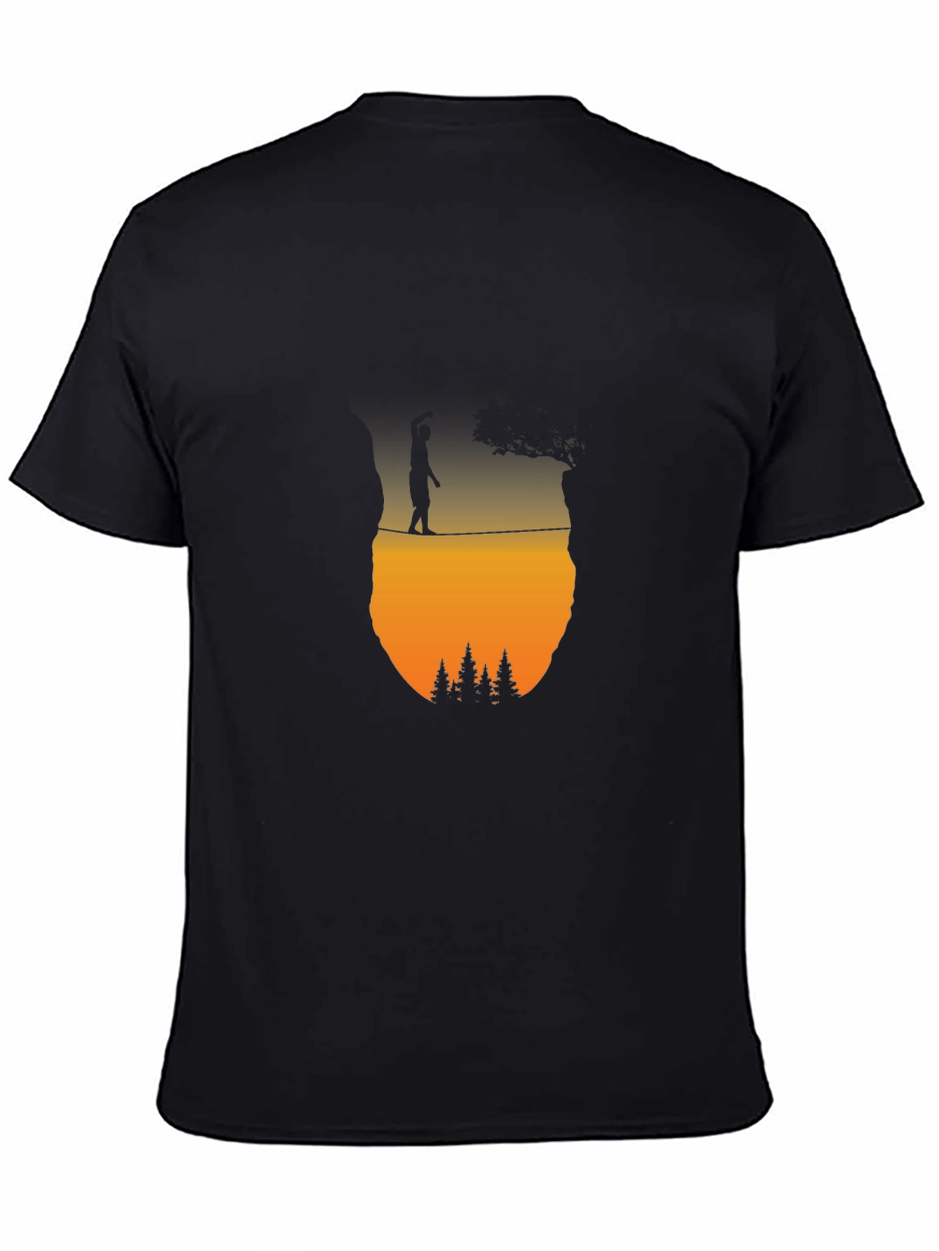 Camiseta Negra: Silueta Equilibrista al Atardecer