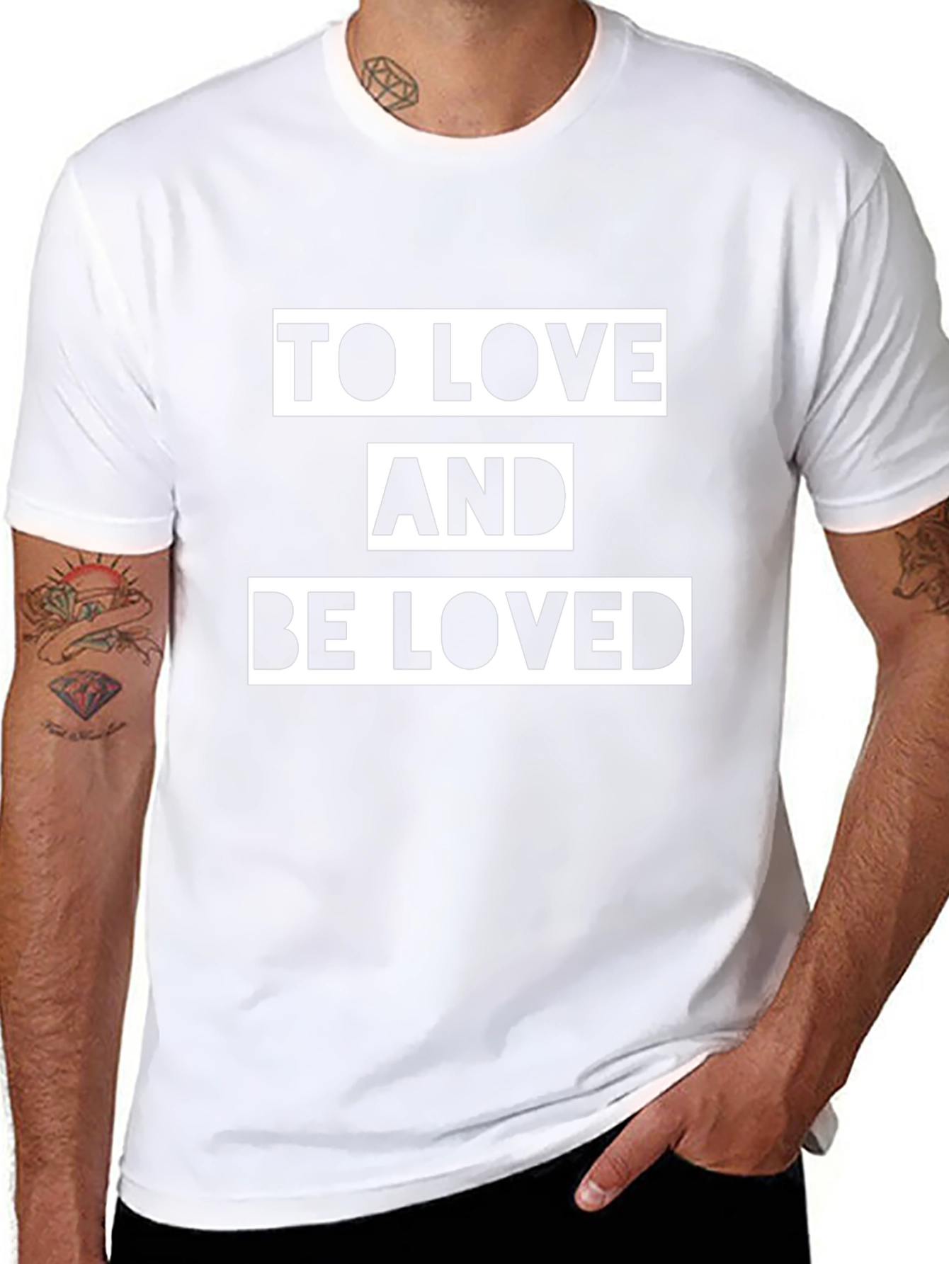Camiseta Negra con Mensaje To Love and Be Loved