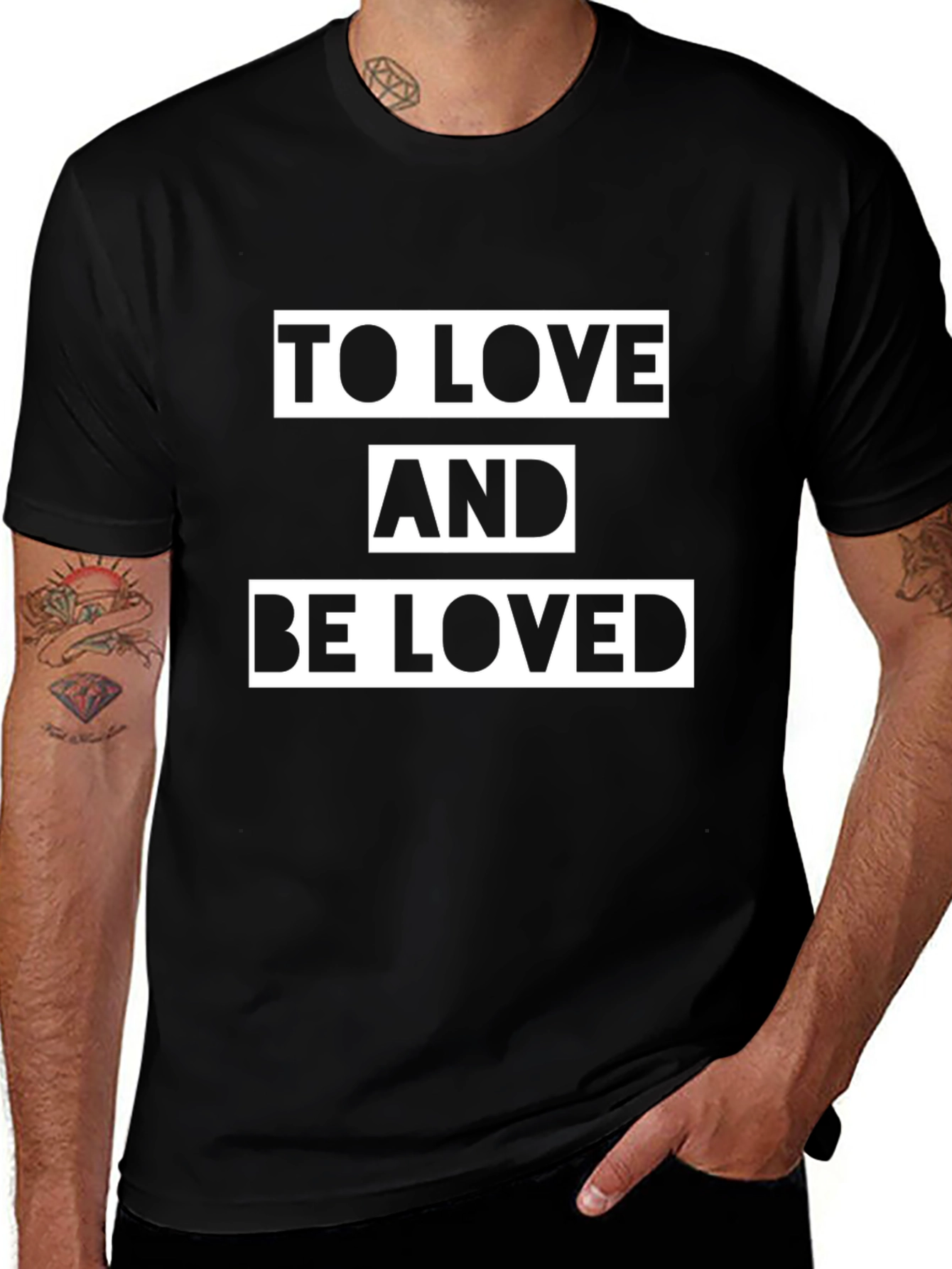 Camiseta Negra con Mensaje To Love and Be Loved