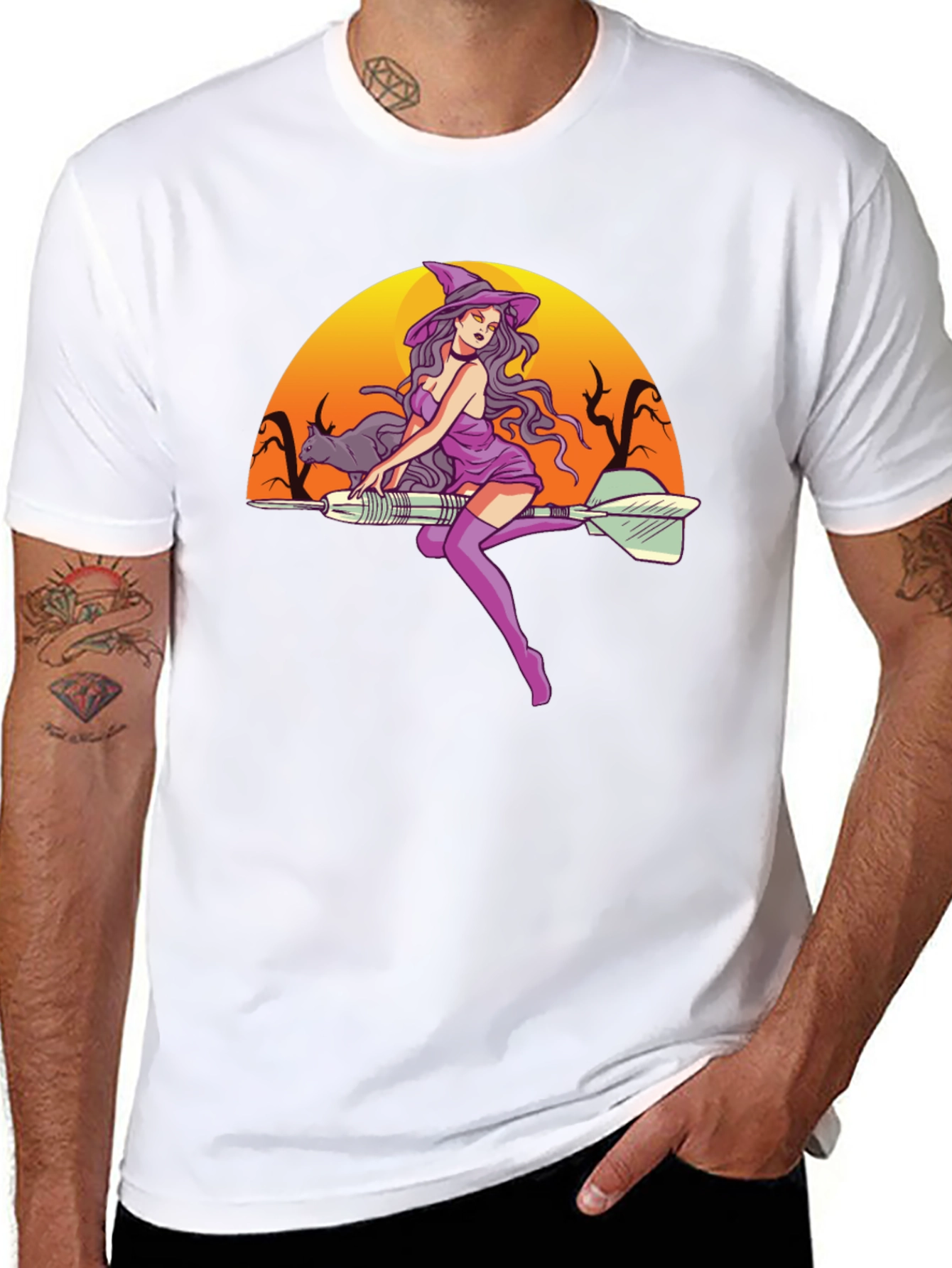 Camiseta Negra Diseño Bruja Dardos