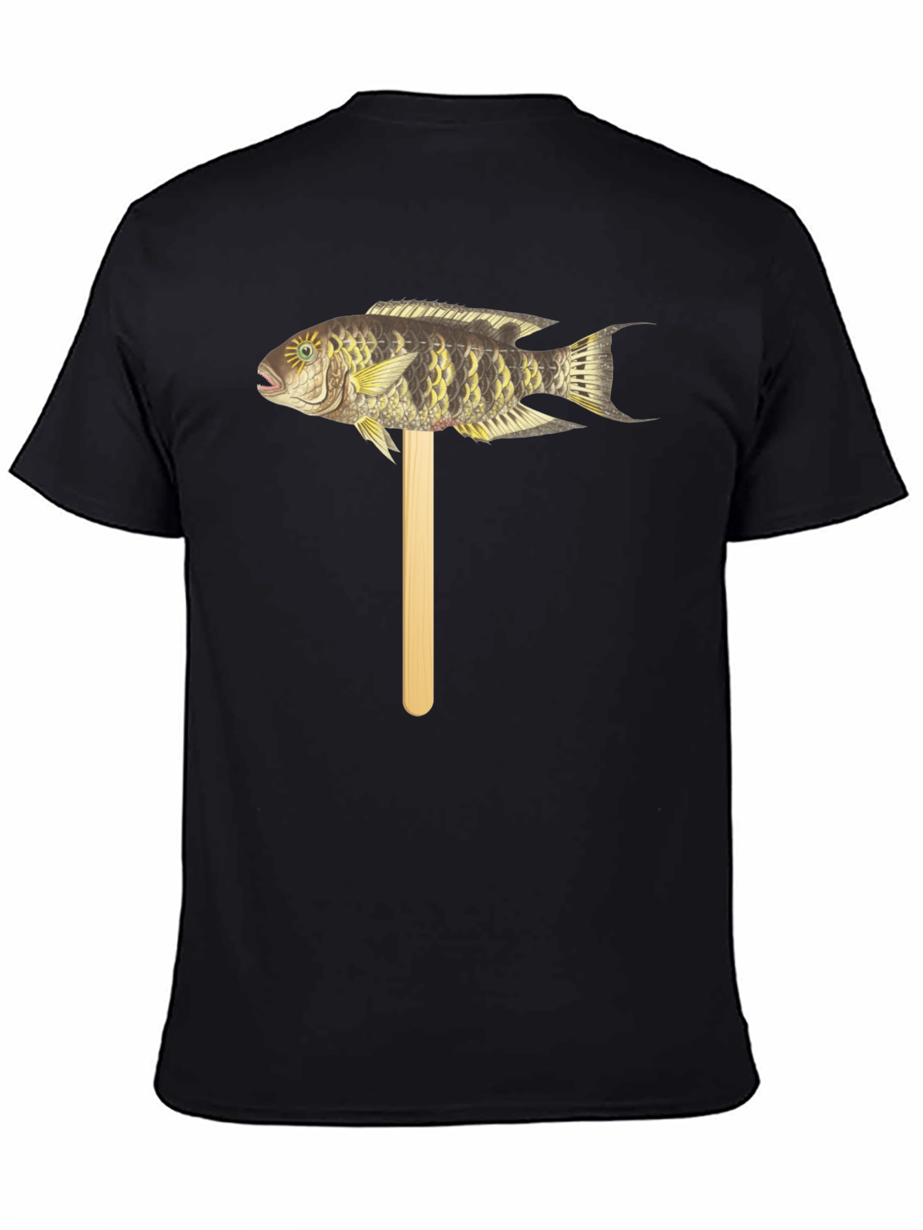 Camiseta Negra con Diseño de Pez Tropical en Palo