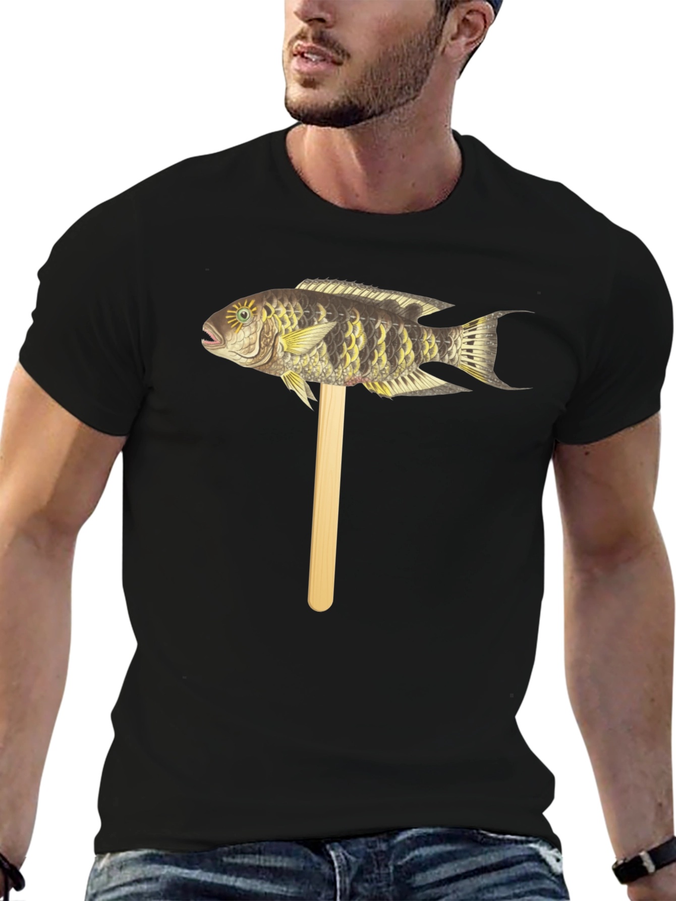 Camiseta Negra con Diseño de Pez Tropical en Palo