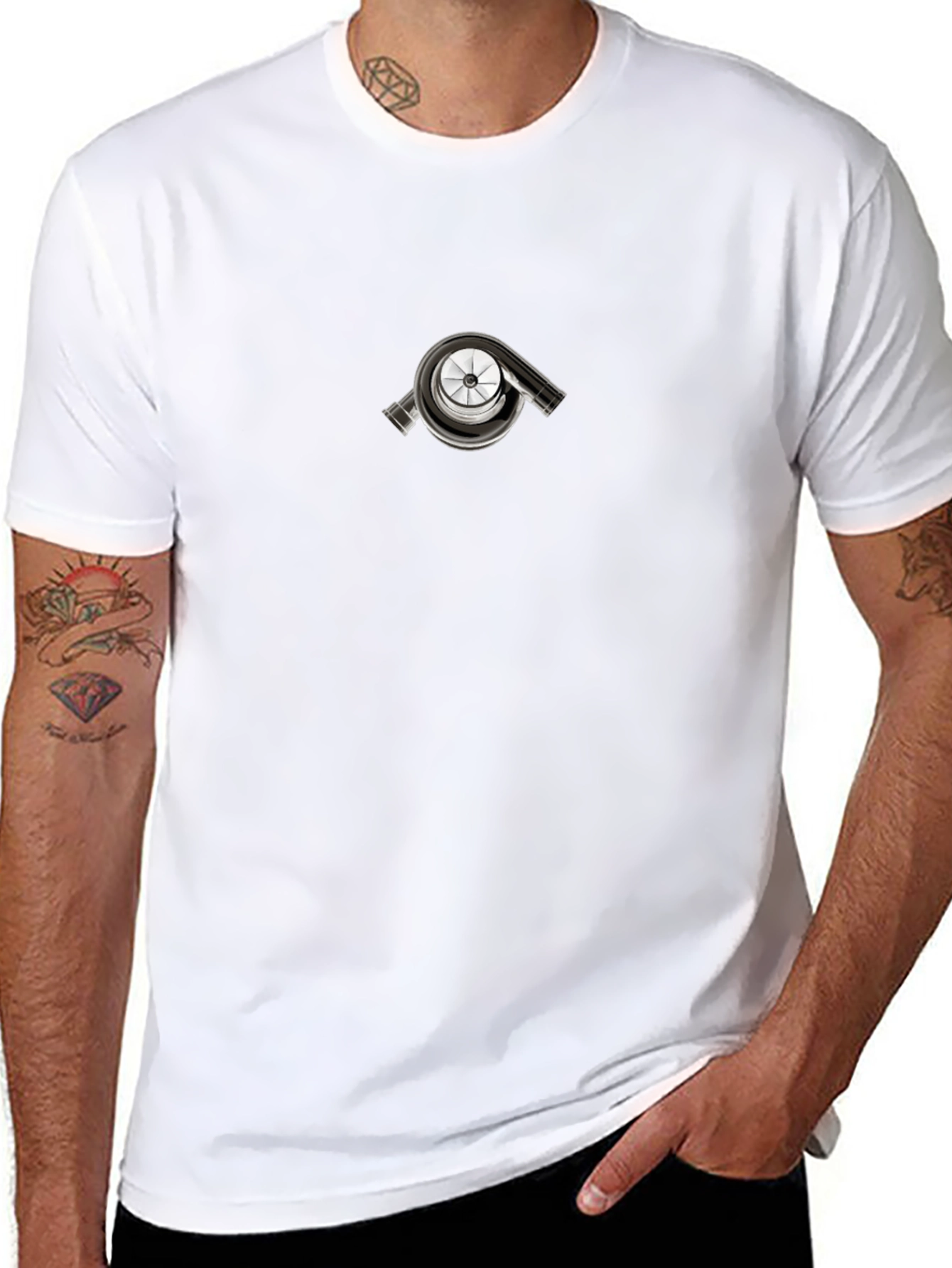 Camiseta Negra con Diseño de Turbo Elegante