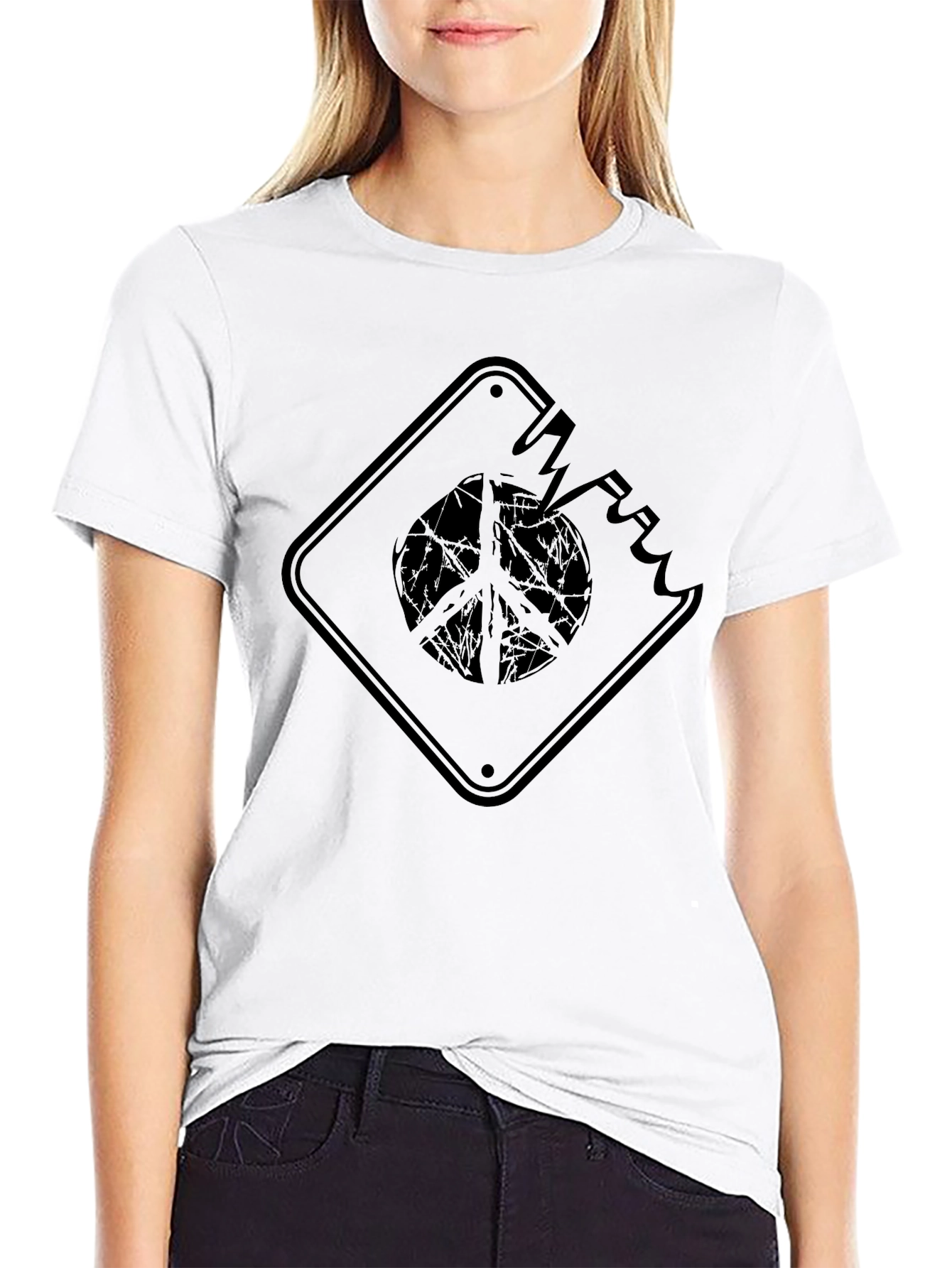 Camiseta Negra con Diseño de Paz Rota