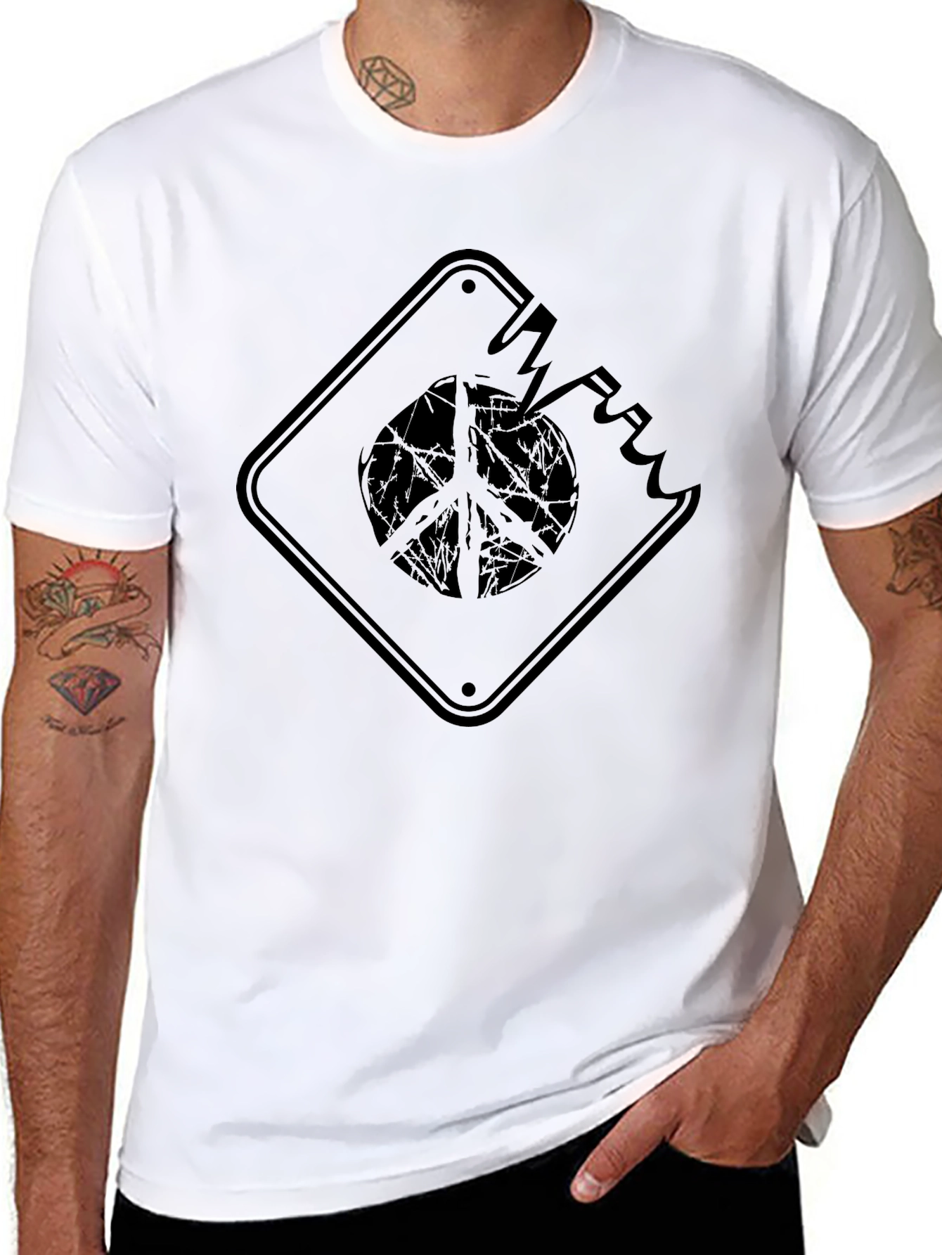 Camiseta Negra con Diseño de Paz Rota
