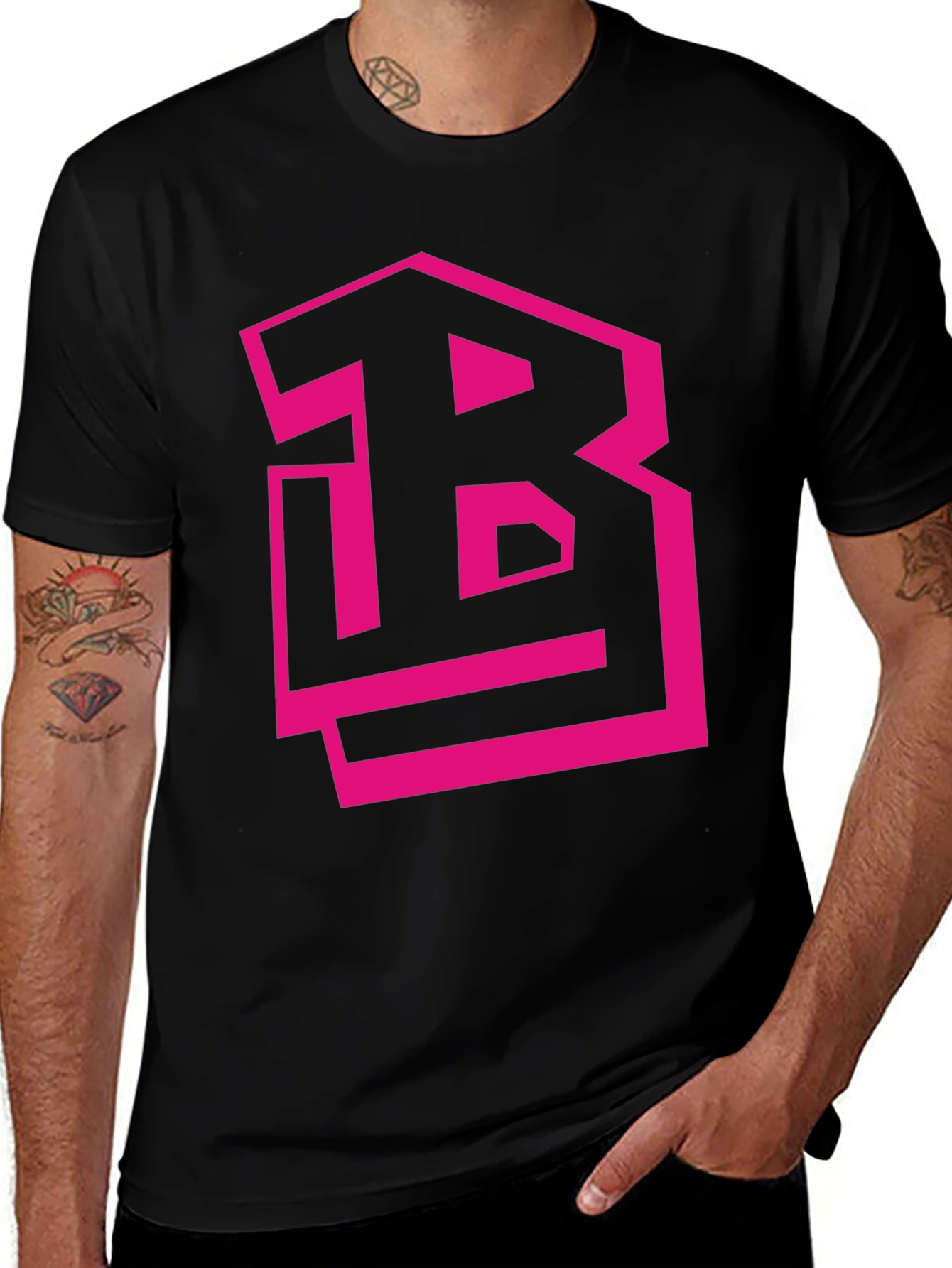 Camiseta Negra con Logo B Fucsia